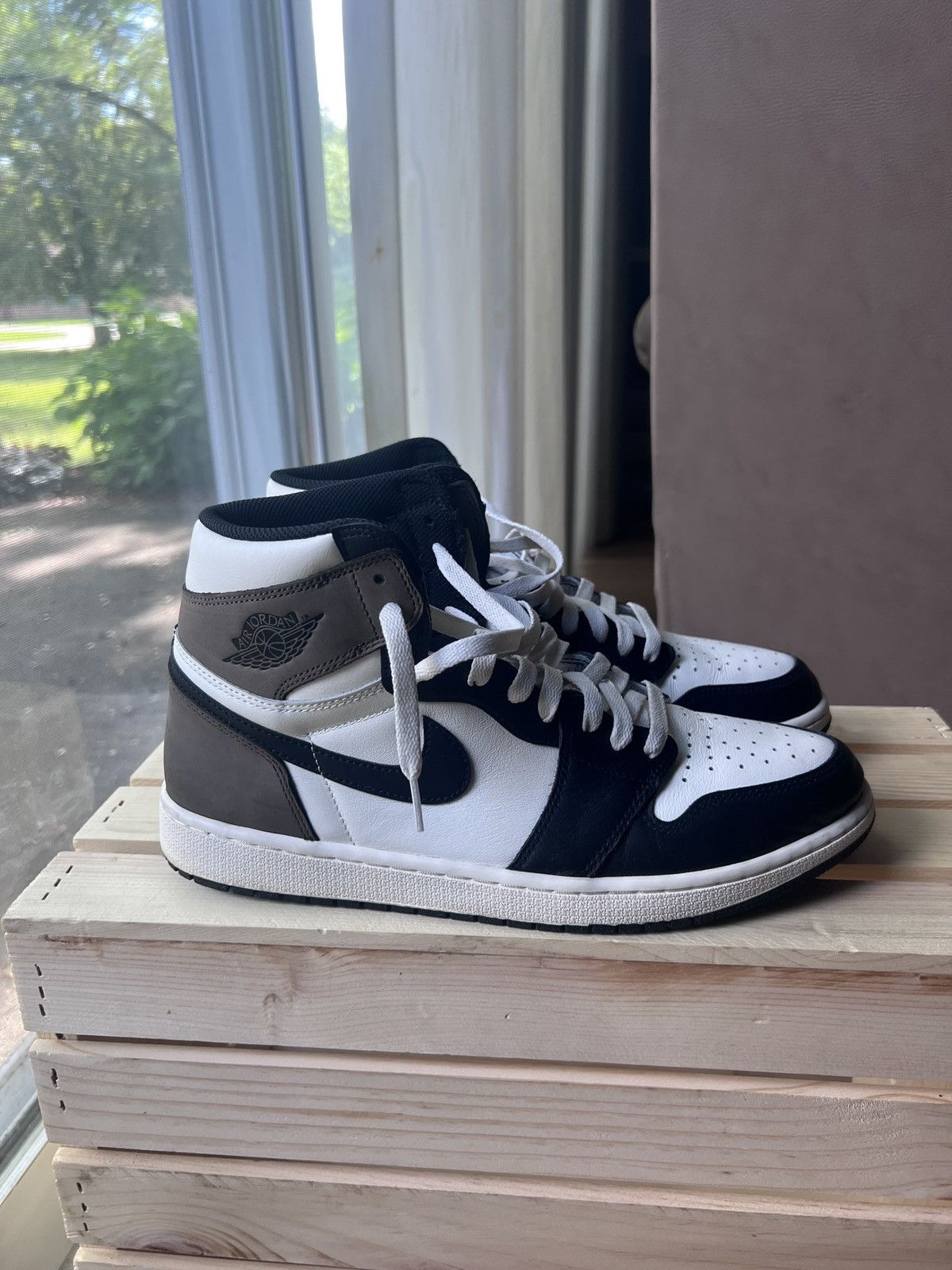 Jordan Brand Jordan 1 Mocha Size US 12.5 / EU 45-46 - 2 Thumbnail