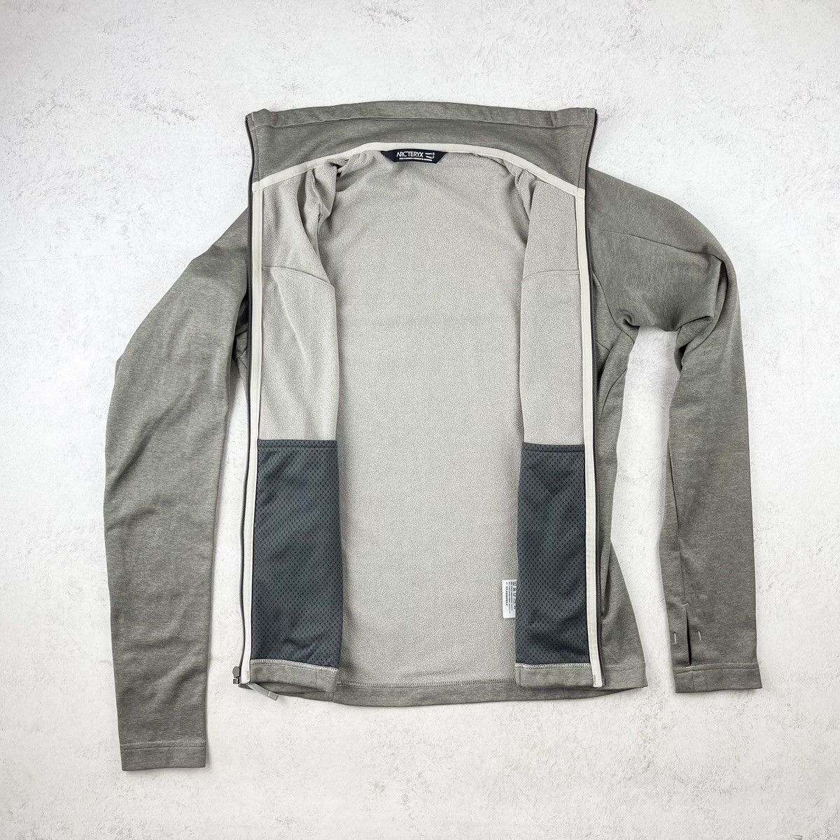 Arc'teryx Arc’teryx 2015 Taupe Gray Zip Up Lightweight Sweater Women’s Size S / US 4 / IT 40 - 7 Thumbnail