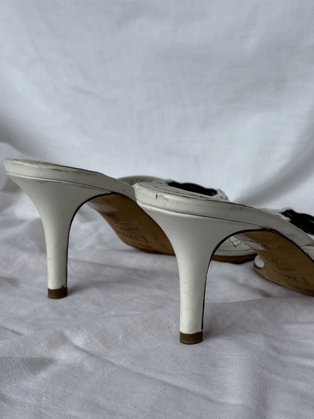 Dior Christian Dior White Leather Mules Sandals Size US 7.5 / IT 37.5 - 9 Thumbnail