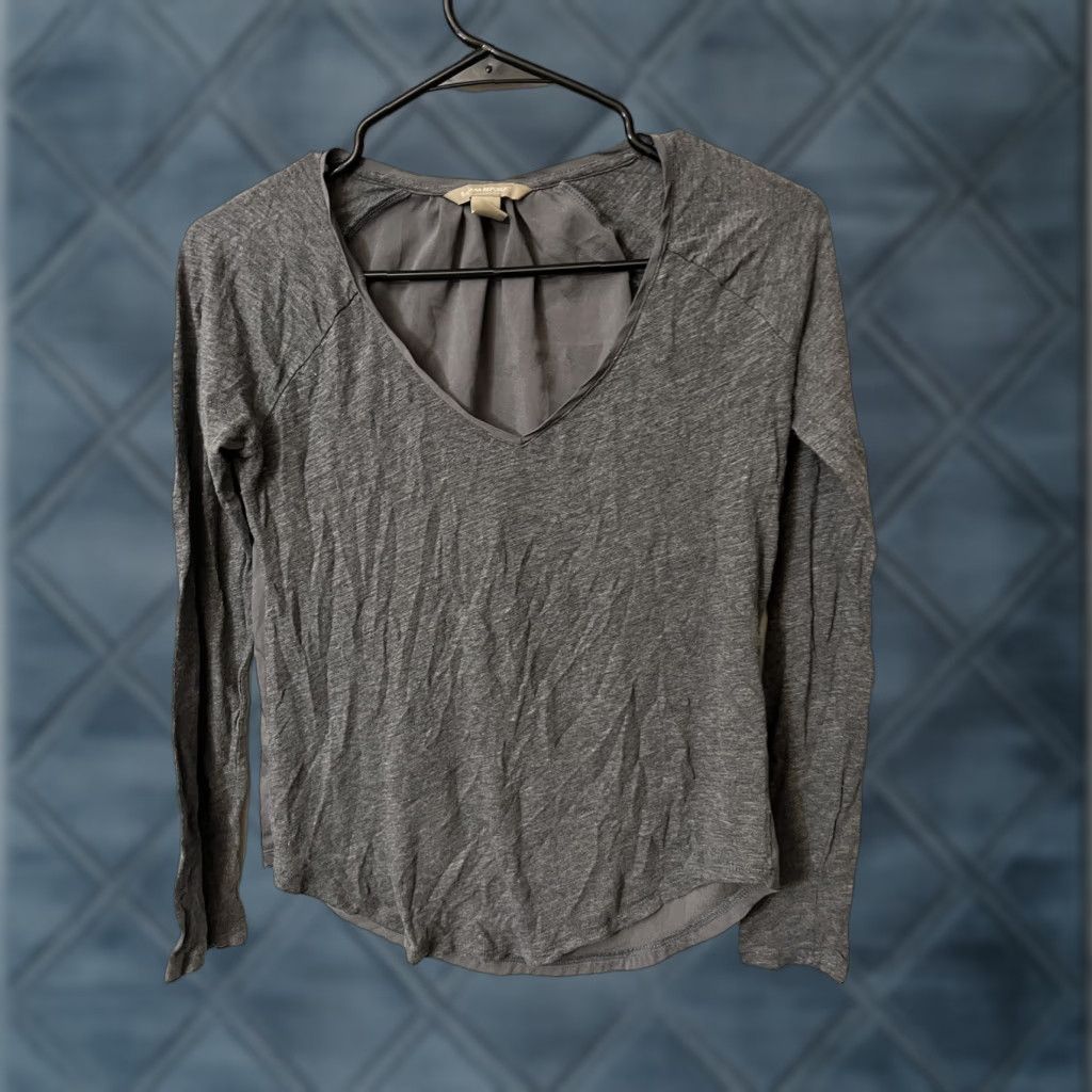 Banana Republic Banana Republic Gray Long Sleeve V-Neck T-Shirt Women XS Classic Fit Cotton Size XS / US 0-2 / IT 36-38 - 1 Thumbnail
