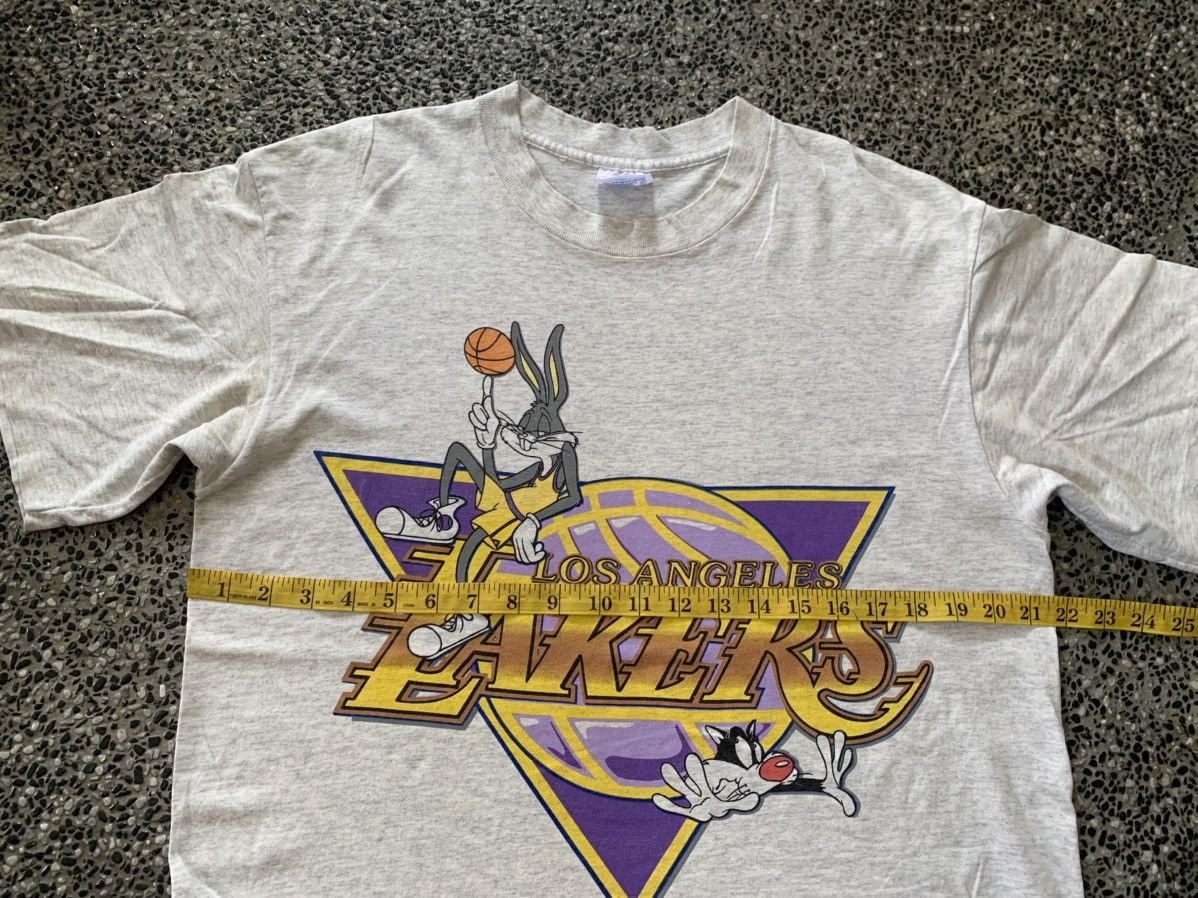NBA Vintage 90s Los Angeles Lakers X Looney Tunes NBA T shirt Size US L / EU 52-54 / 3 - 7 Thumbnail