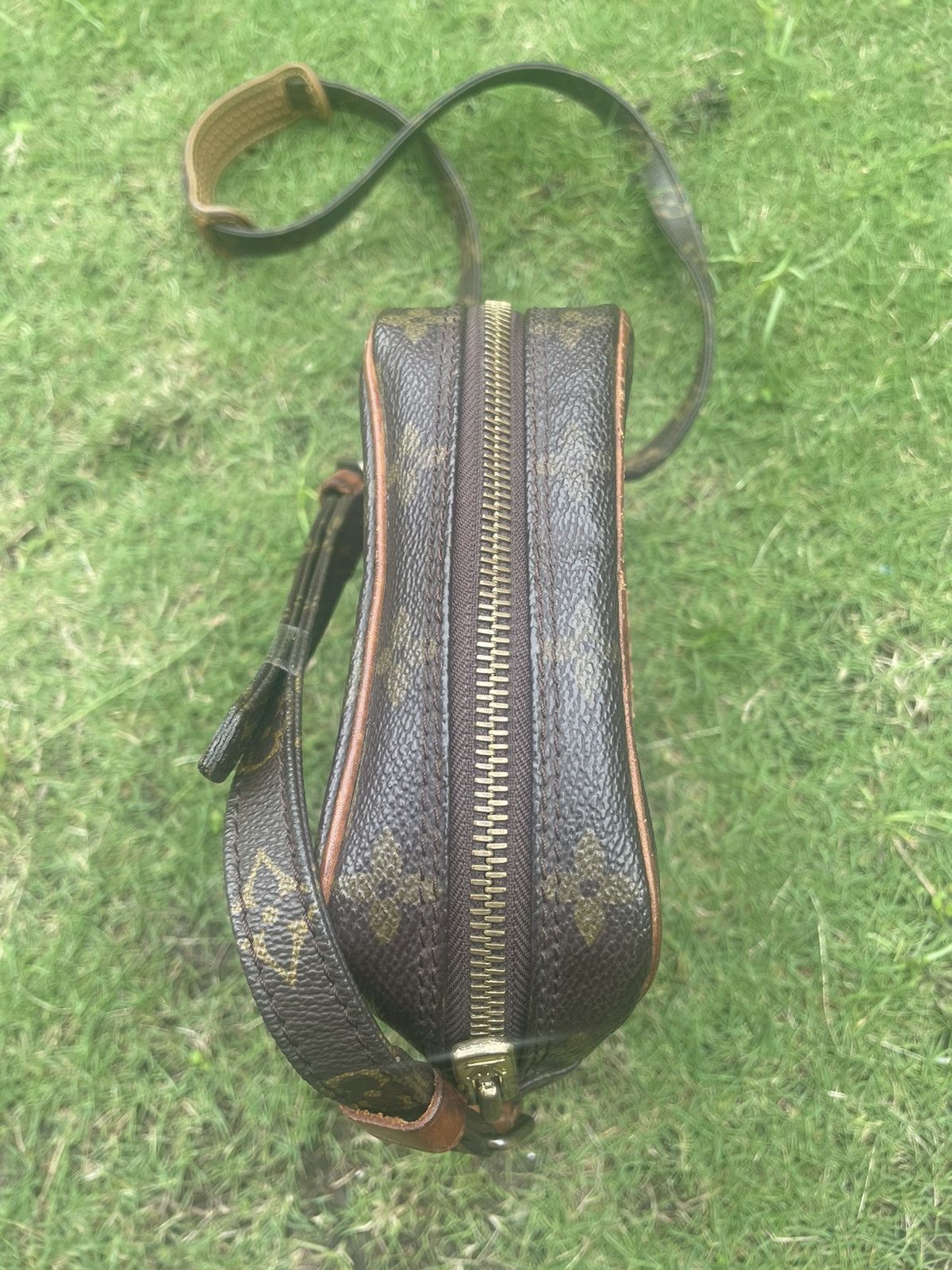 Louis Vuitton Authentic LOUIS VUITTON Danube Shoulder Bag Size ONE SIZE - 5 Thumbnail