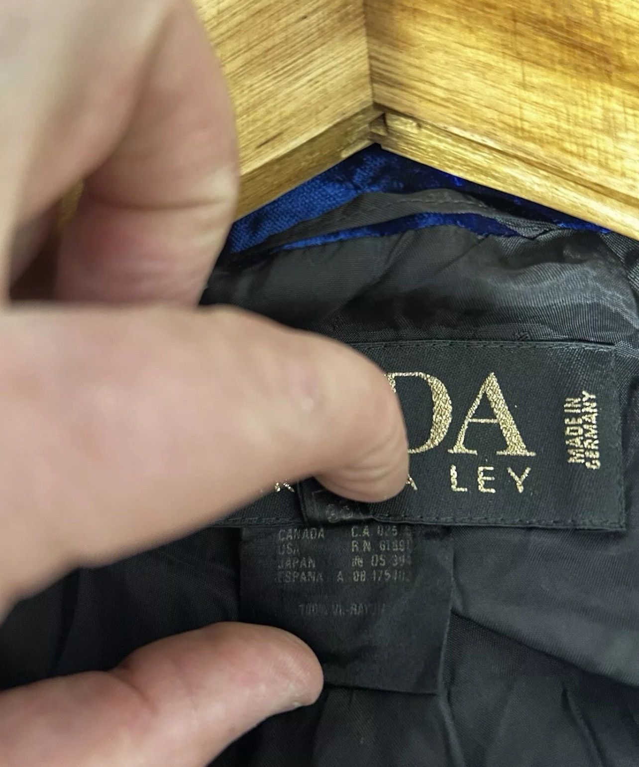 Escada Escada Margaretha Ley Cross Jacket, Blue And Gold. Size 38 Size XS / US 0-2 / IT 36-38 - 6 Thumbnail