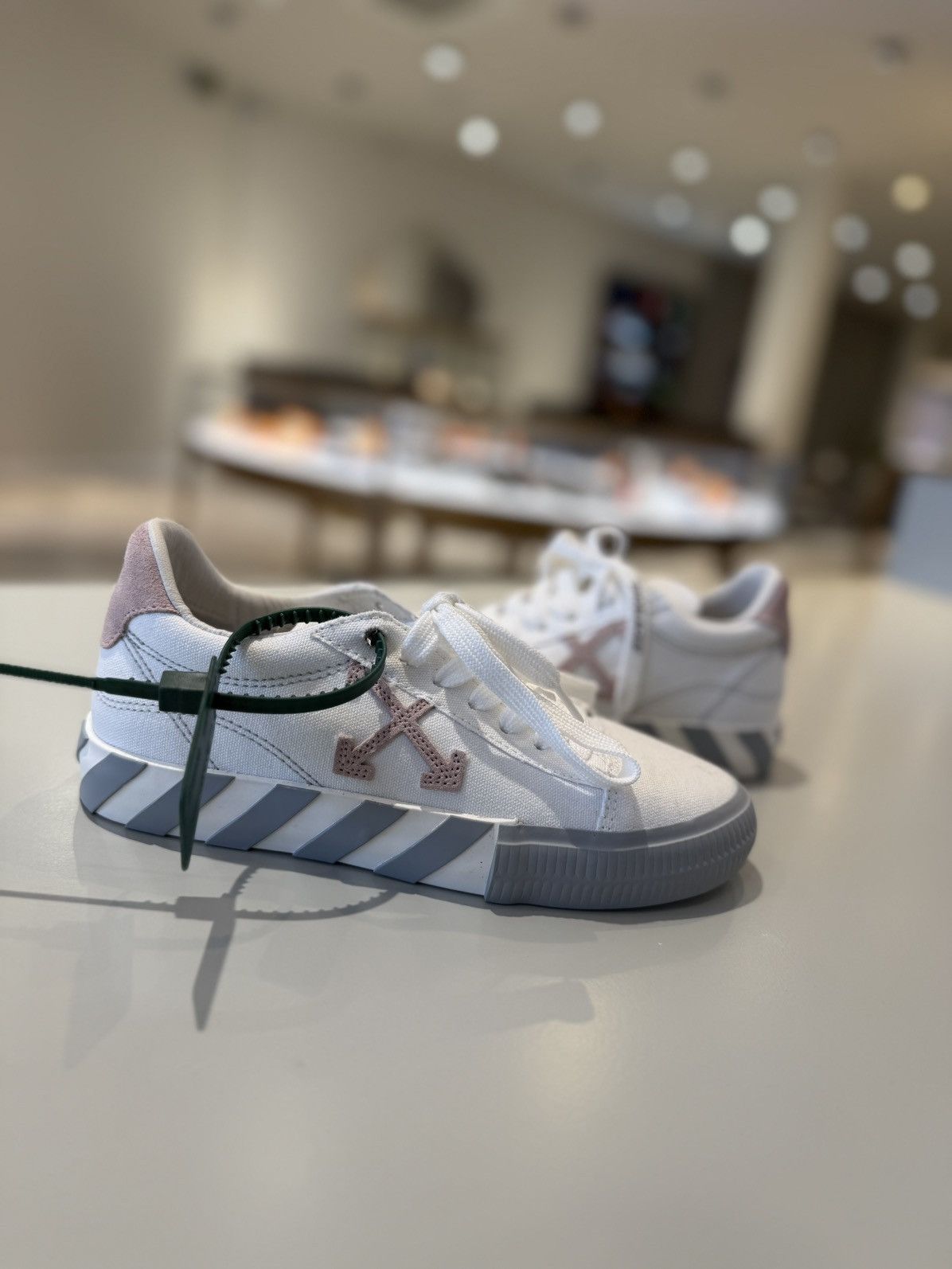 Off-White Off-White New Low Vulcanized sneakers Size US 7 / EU 40 - 1 Thumbnail