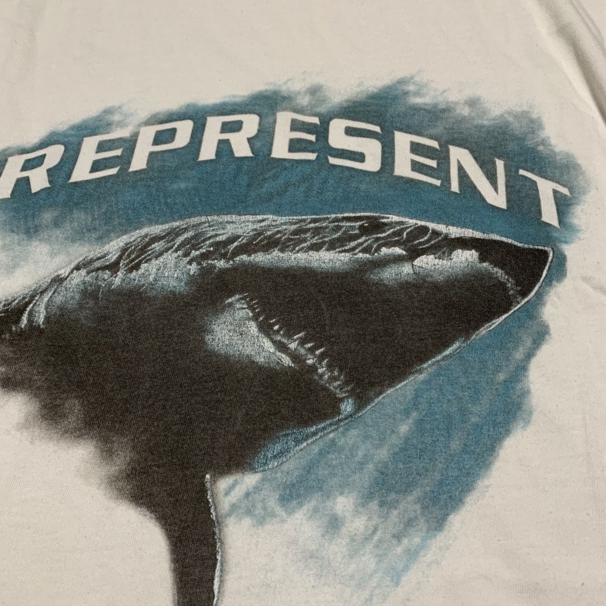 Represent Clo. Represent XS Shark Graphic Flat White Tee Size US XS / EU 42 / 0 - 3 Thumbnail
