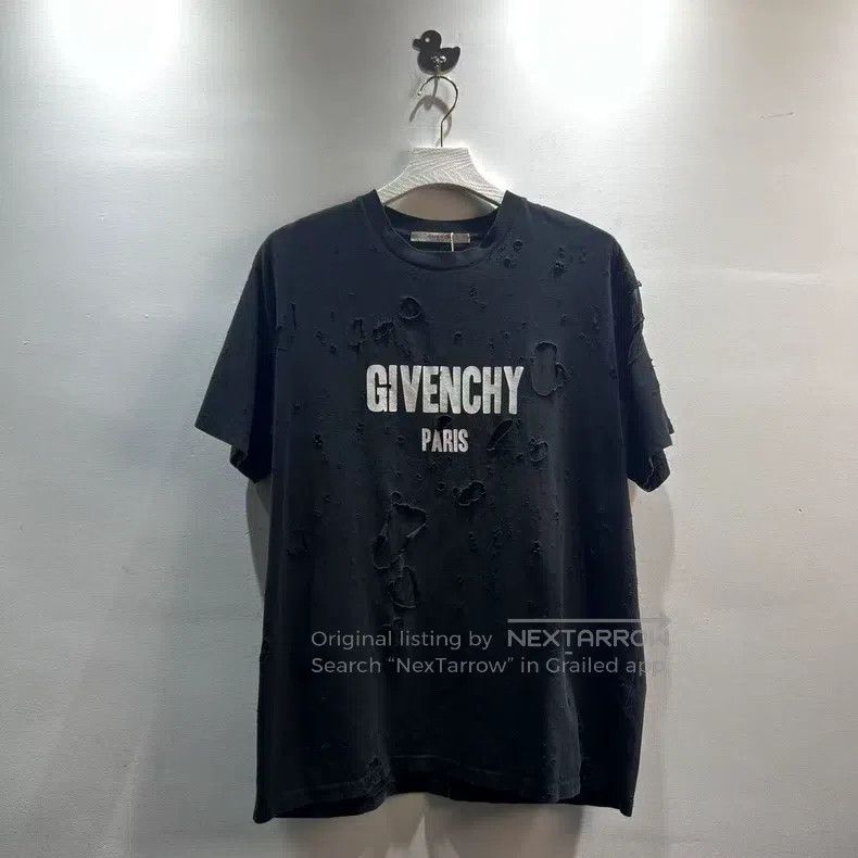 Givenchy Givenchy short sleeves Size US M / EU 48-50 / 2 - 1 Thumbnail