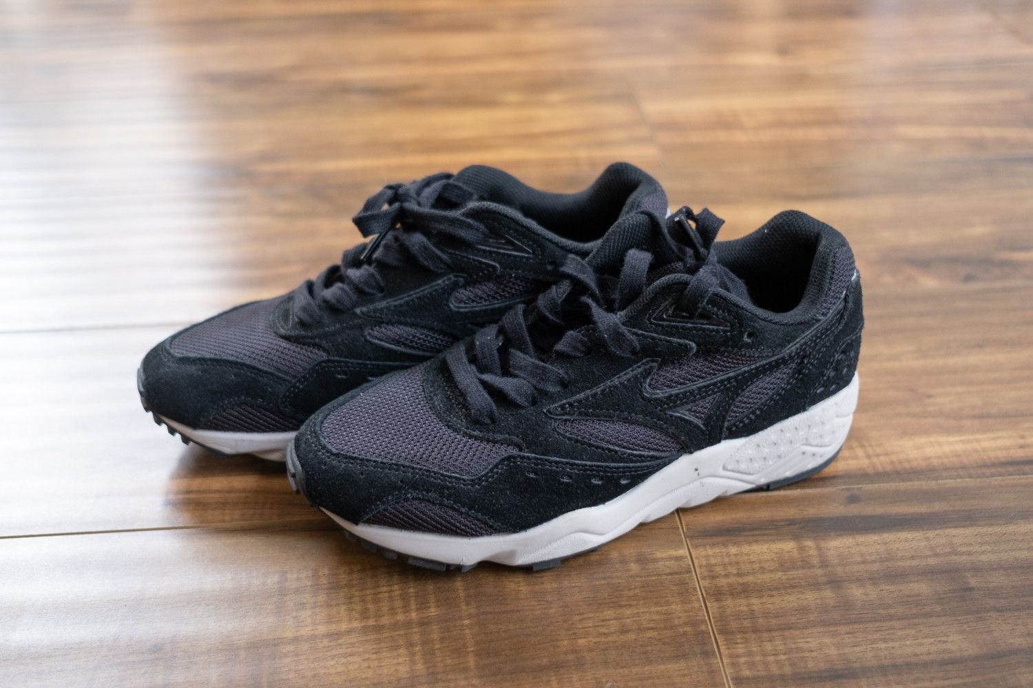 靴 MARGARET HOWELL MIZUNO RUNNING SHOES Black Gore-Tex Mizuno hiking shoe | Margaret Howell
