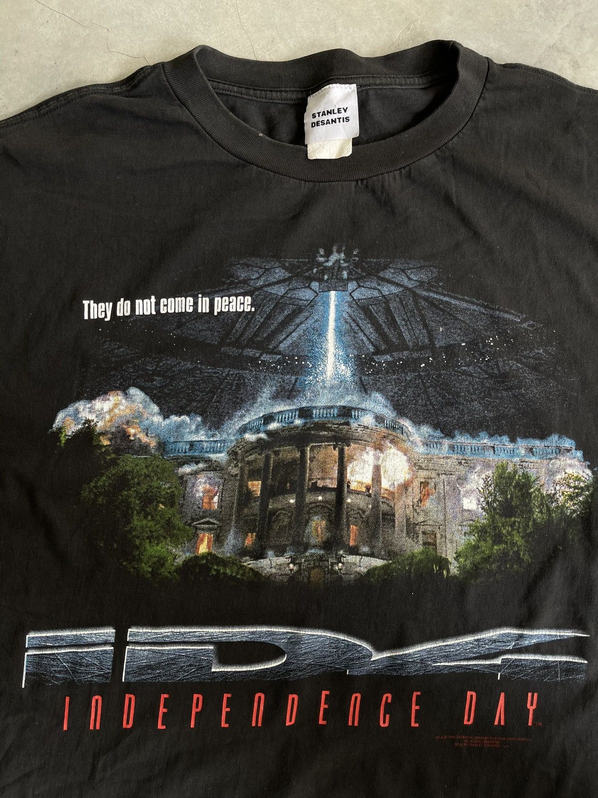 Vintage Vintage 90s Independence Day “WHITE HOUSE BLOWN” Movie Tees Size US XXL / EU 58 / 5 - 2 Thumbnail