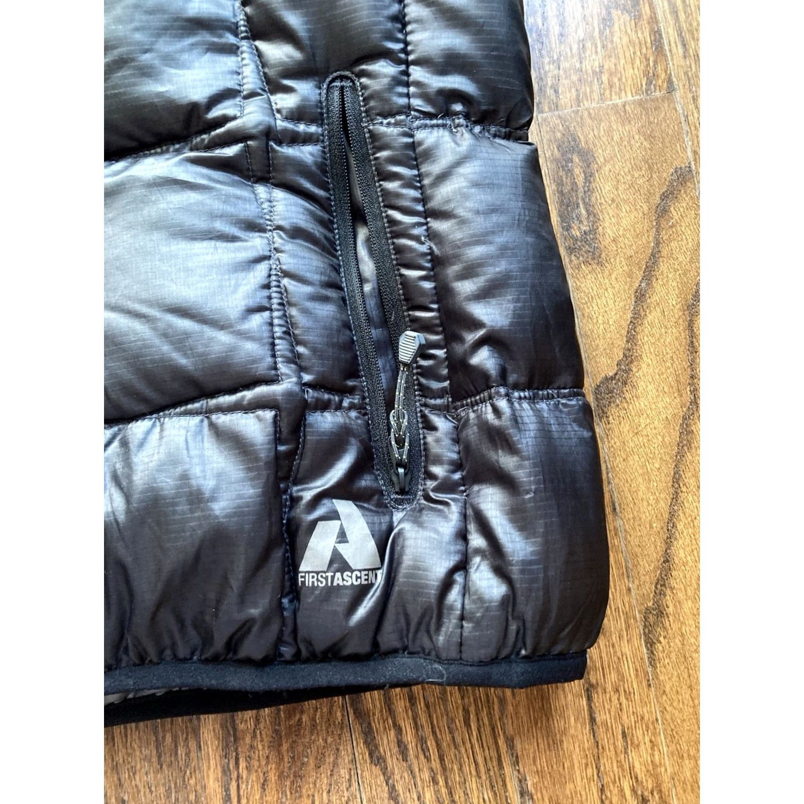 Eddie Bauer VINTAGE Eddie Bauer First Ascent Puffer Vest Mens Size S Black Down Mountaineering Goose Down Size US S / EU 44-46 / 1 - 2 Thumbnail