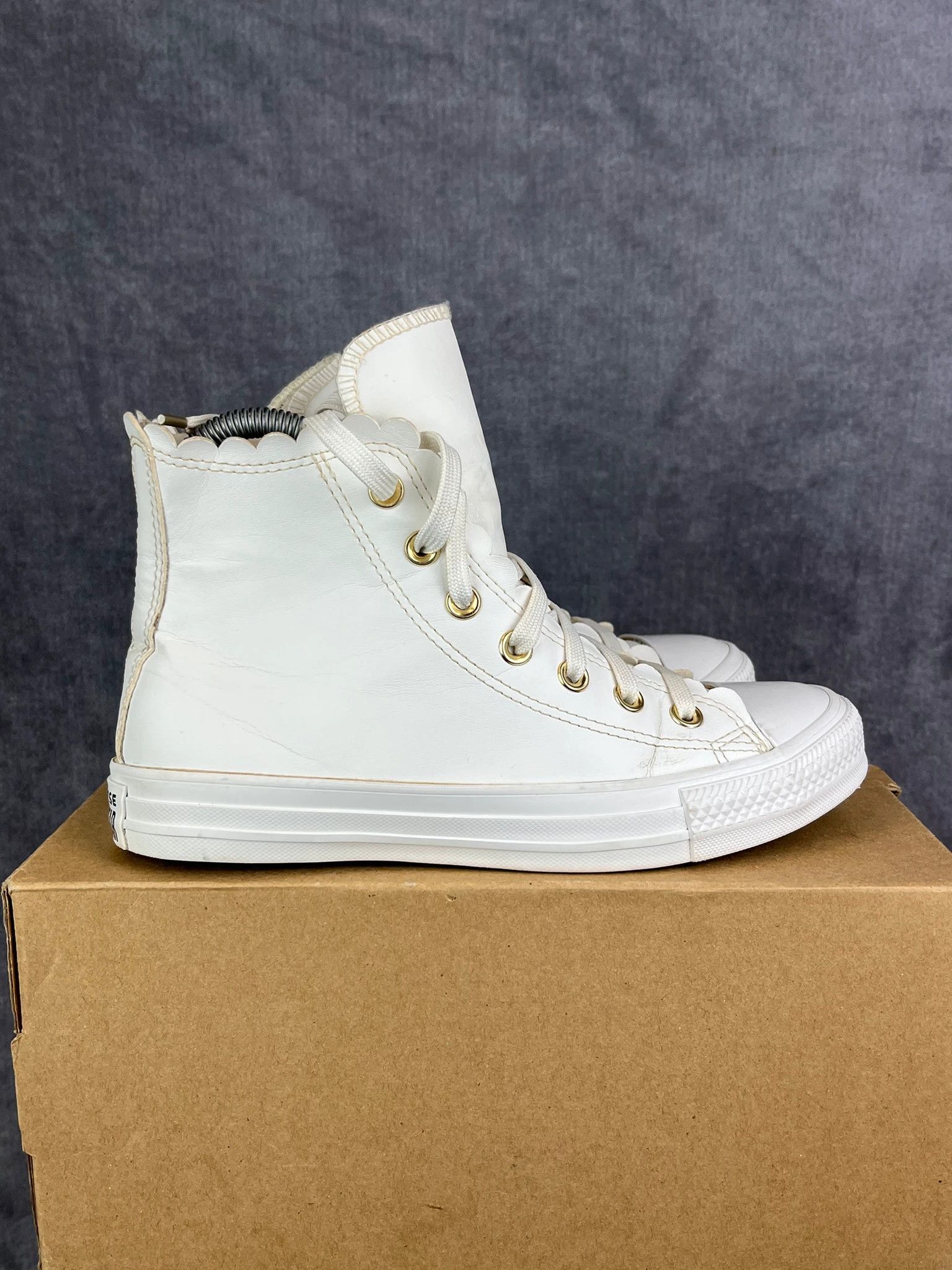 Converse Converse leather high top white sneakers with gold eyelets Size US 5 / EU 37 - 4 Thumbnail