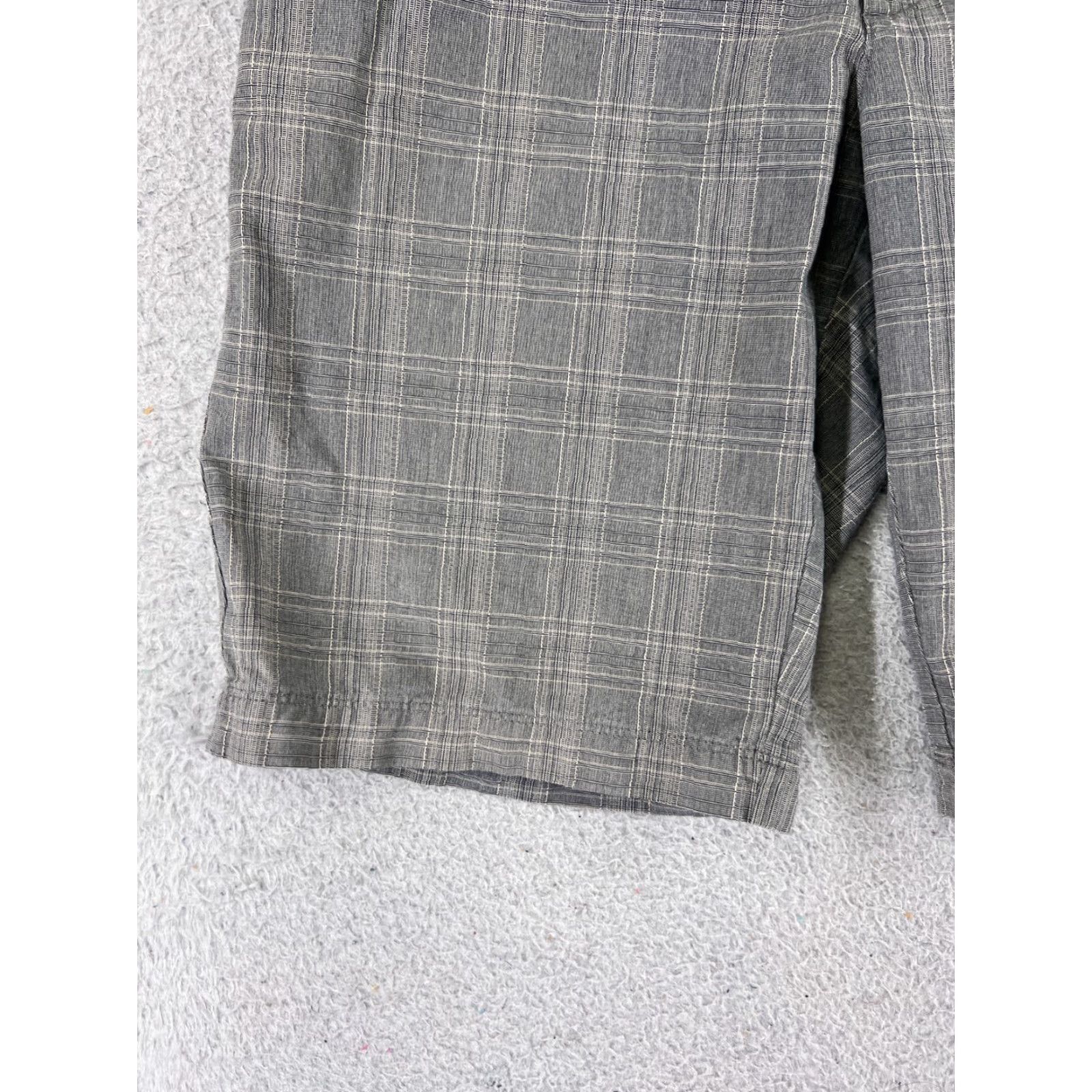 The North Face The North Face Shorts Womens 28 Gray Plaid 100% Cotton Golf Hiking 28x10 Size 28" / US 6 / IT 42 - 3 Thumbnail
