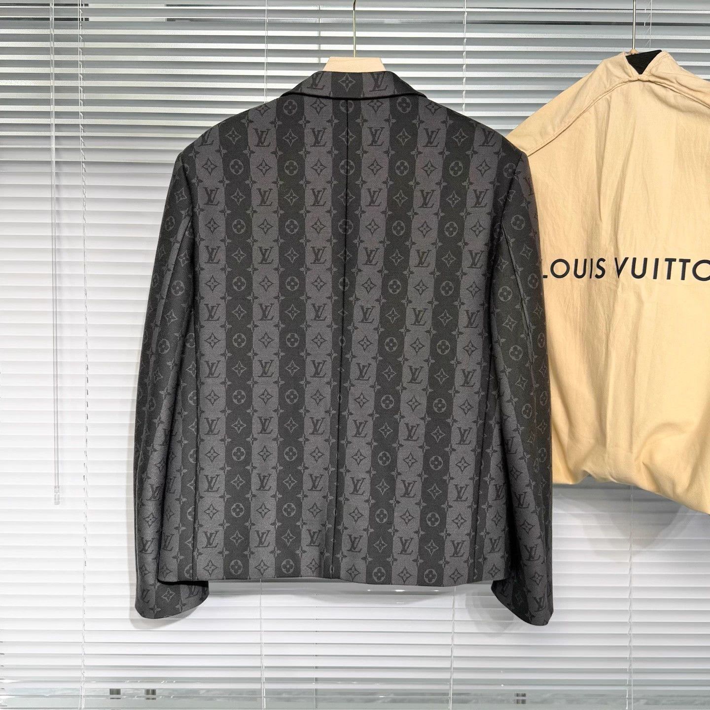 Louis Vuitton [Almost New] Louis Vuitton Suit Jacket Size US M / EU 48-50 / 2 - 2 Thumbnail