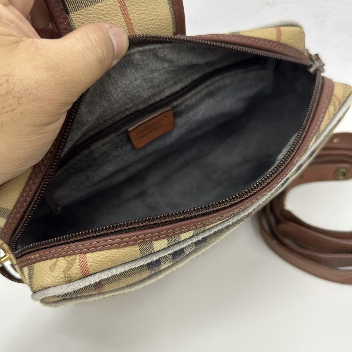 Burberry ‼️YES‼️ AUTH. VINTAGE BURBERRY NOVA CHECK CLUTCH SHOULDER BAG Size ONE SIZE - 15 Thumbnail