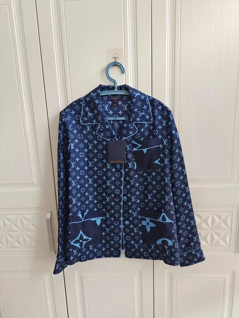 Louis Vuitton Louis Vuitton Full-print presbyopic mulberry silk pajama s Size XS / US 0-2 / IT 36-38 - 1 Thumbnail
