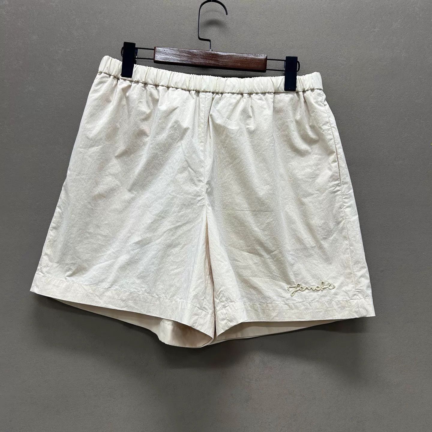 Fendi Fendi Embroidered Logo Casual Shorts 99 New L Size 28" / US 6 / IT 42 - 1 Thumbnail