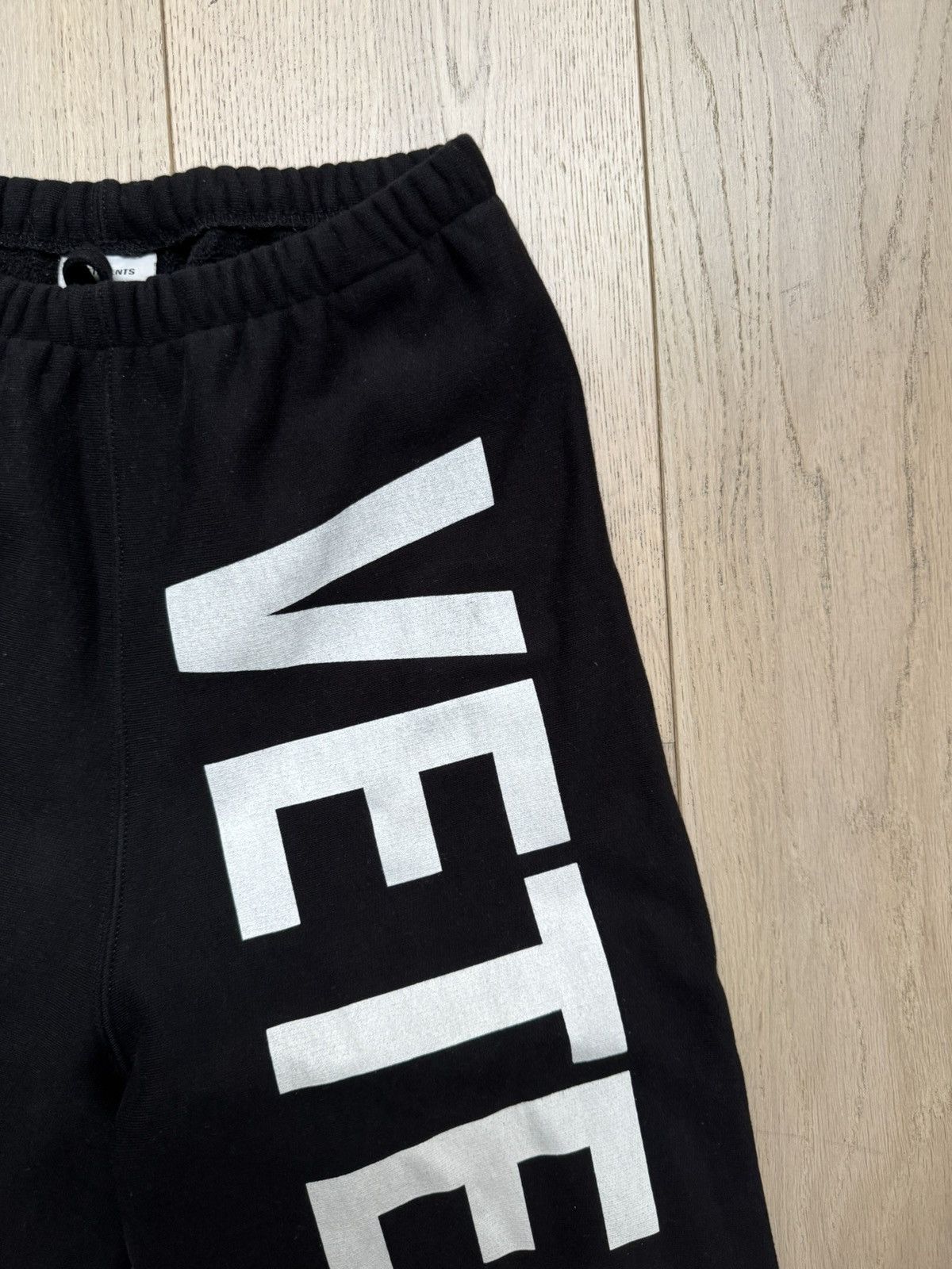 Vetements Vetements sweatpants Size 25" / US 0 / IT 36 - 2 Thumbnail