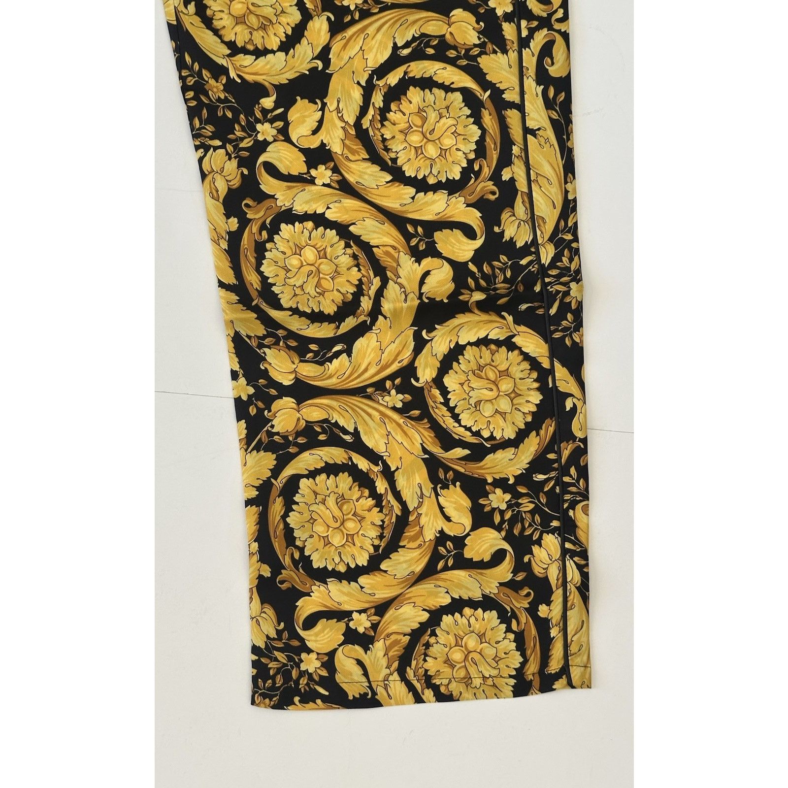 Versace Versace Baroque Silk Pajama Pants Black/Gold 4 US 1005409 Size 27" / US 4 / IT 40 - 4 Thumbnail