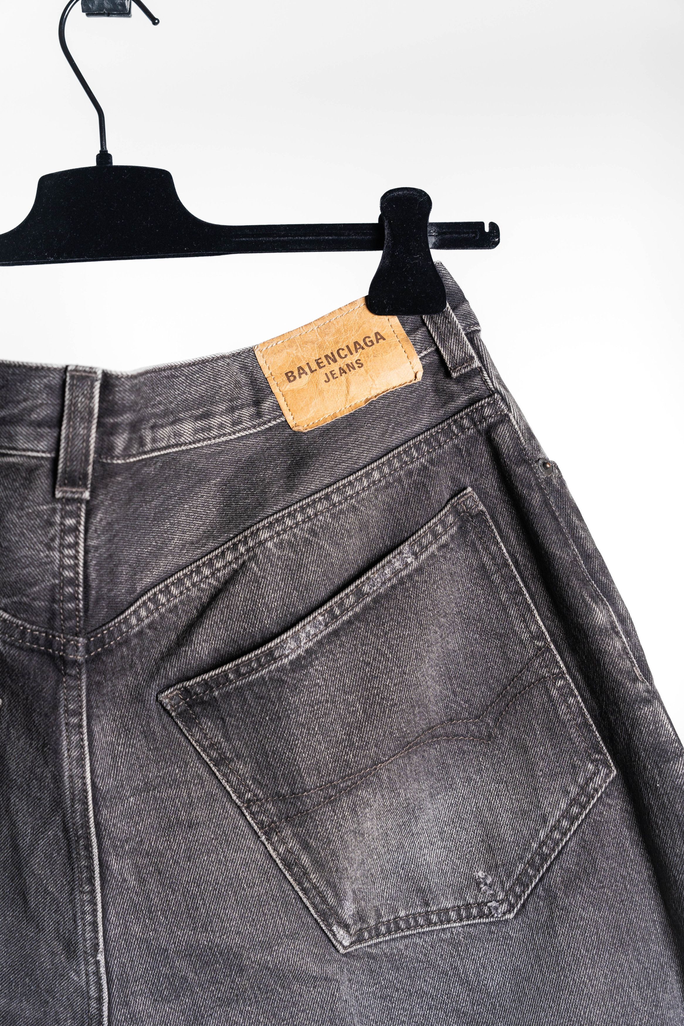 Balenciaga Balenciaga Black Distressed Baggy Denim Shorts Size US 34 / EU 50 - 5 Thumbnail