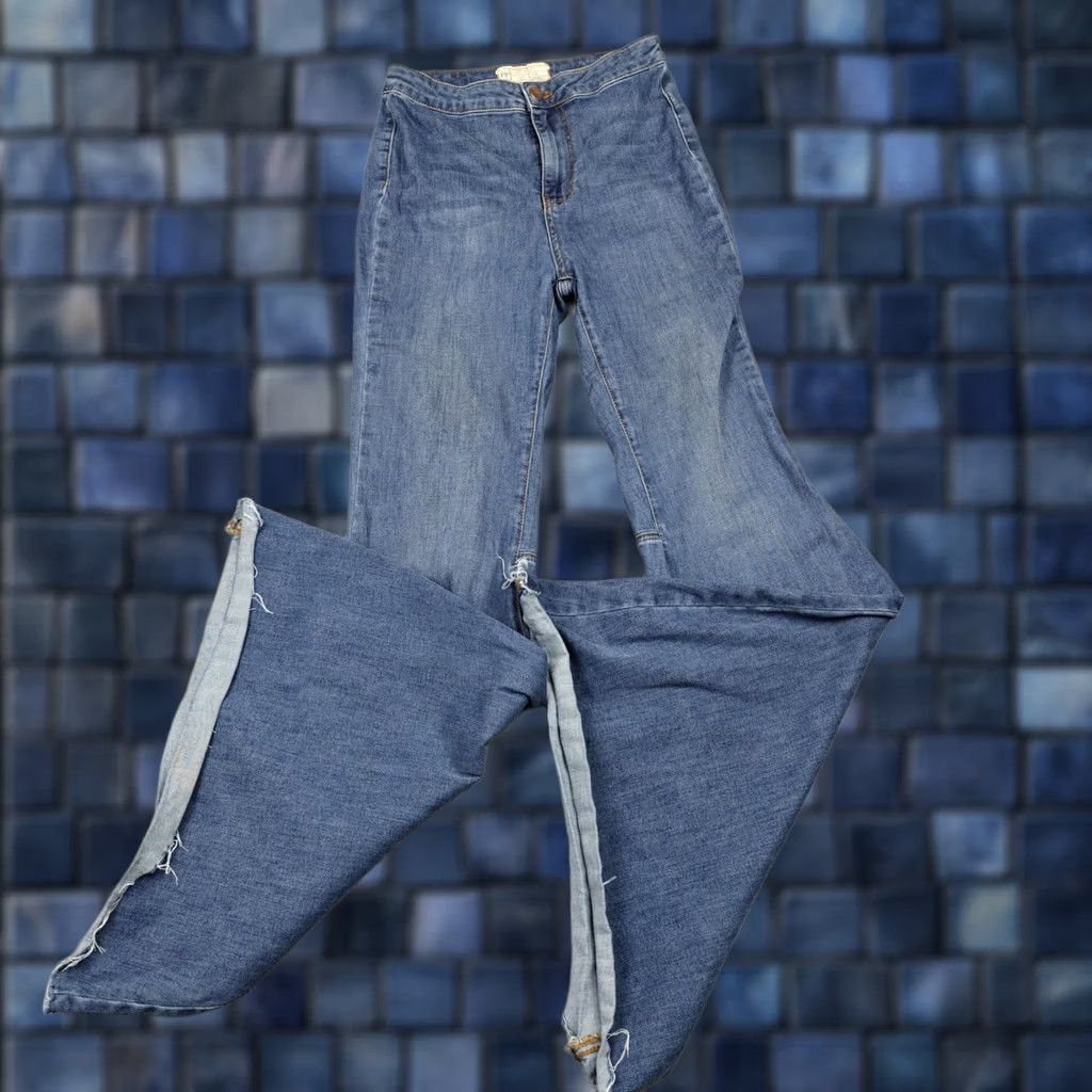 Free People Free People Flare Bell Bottom Jeans Womens 26R Blue Med Wash Stretch Denim Size 26" / US 2 / IT 38 - 1 Thumbnail