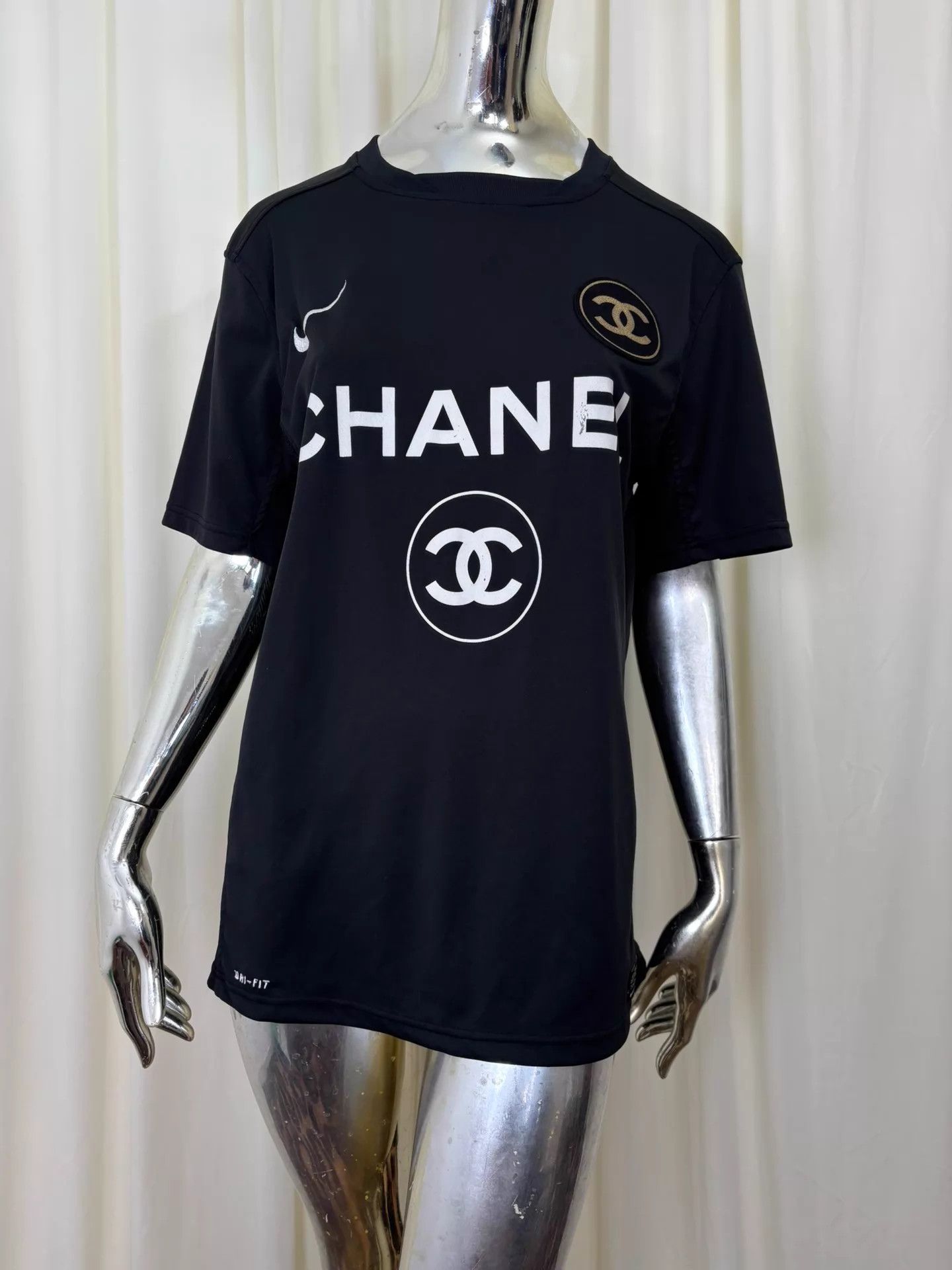 Chanel Vintage Chanel x Nike Japan Limited Short Sleeve T-Shirt XL Size US XL / EU 56 / 4 - 2 Thumbnail