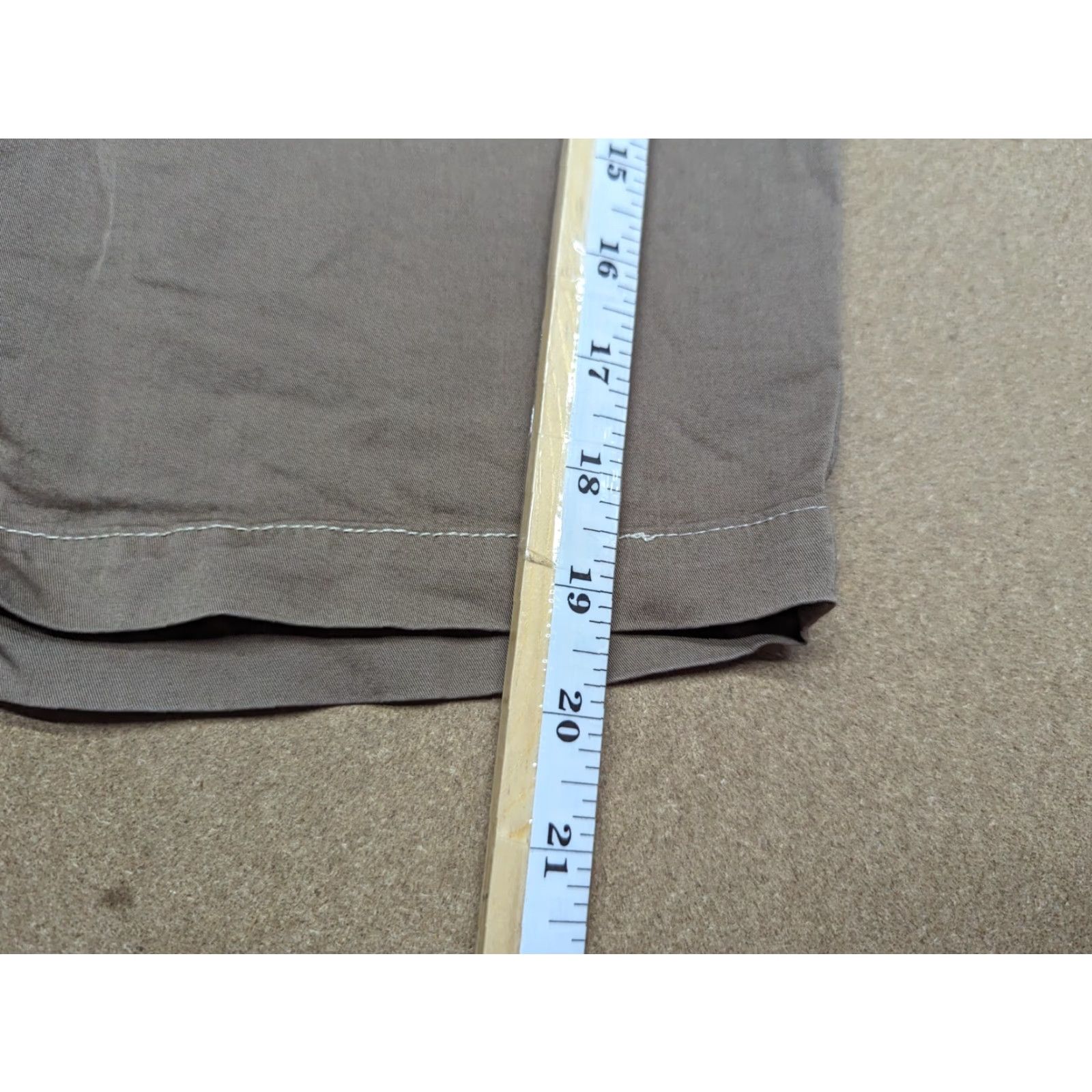 Bogner Bogner Womens Chino Shorts Size 12 Beige Pockets Cotton Shorts Chino Casual Mens? Size 32" / US 10 / IT 46 - 6 Thumbnail
