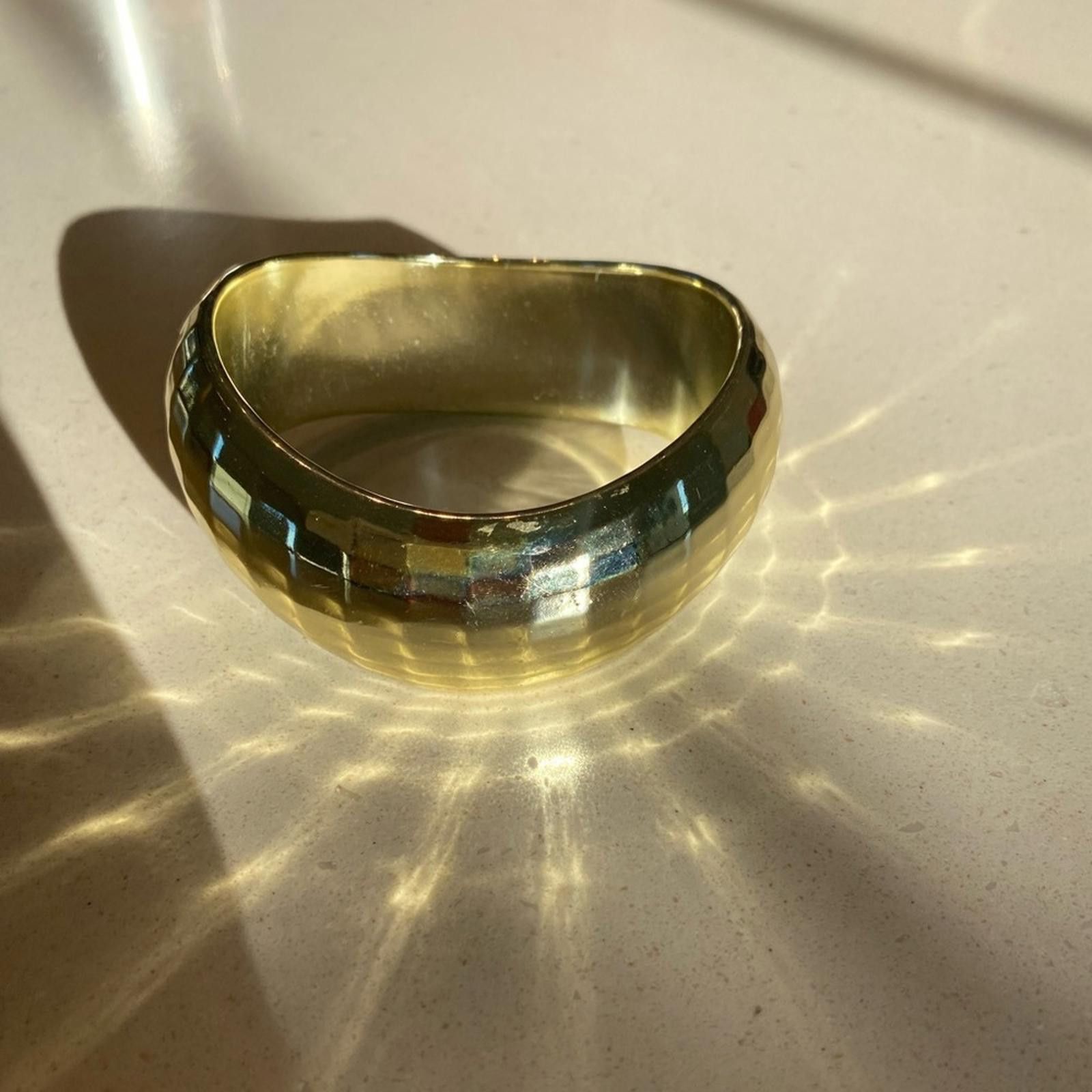 Other Vintage Gold Tone Faceted Bangle Bracelet Wavy Metallic Size ONE SIZE - 5 Thumbnail