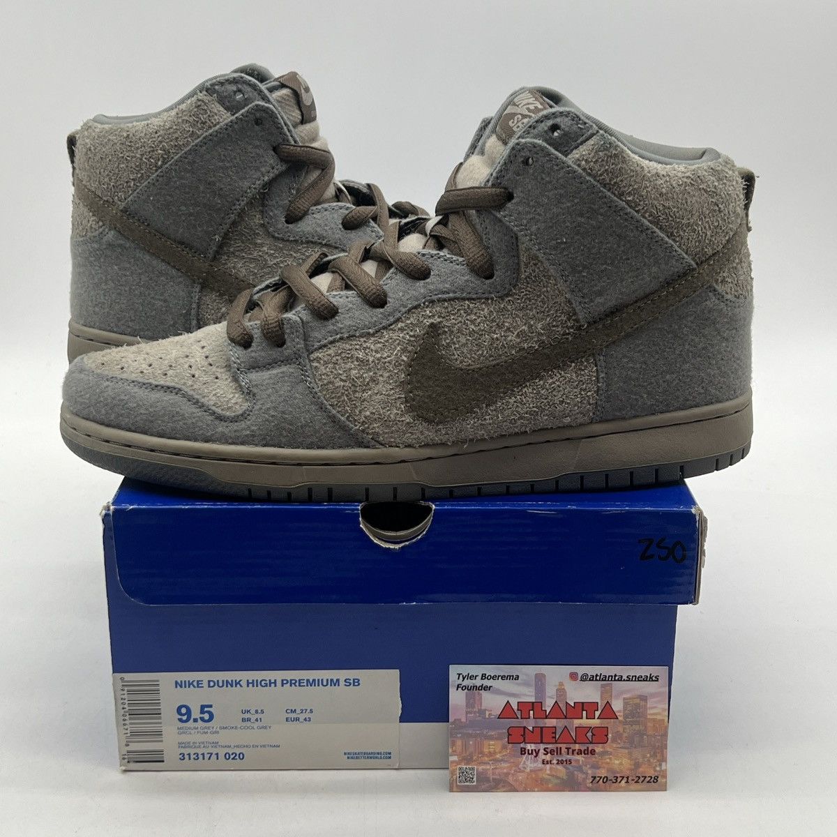 Nike Nike dunk high tauntaun Size US 9.5 / EU 42-43 - 1 Thumbnail
