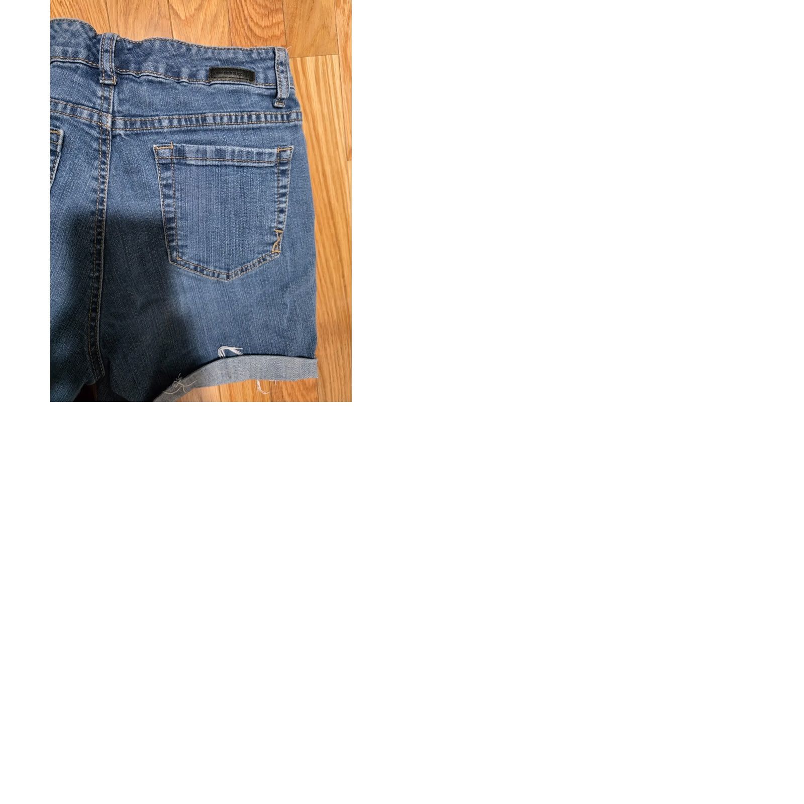 Jones New York Jones New York Cut-Off Shorts Women's 6 Blue Denim Cotton Mid Rise Stretch Casual 5-Pocket Button Front Womens Summer Winter Fall Spring USA Shirt? Size 28" / US 6 / IT 42 - 9 Thumbnail