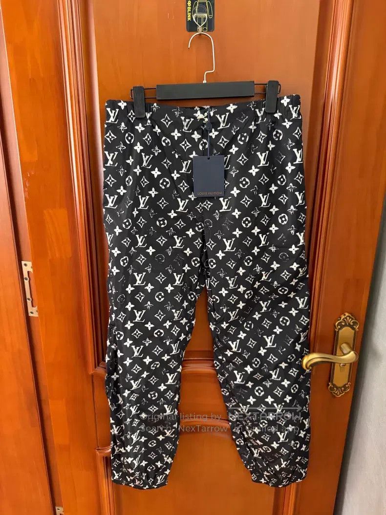 Louis Vuitton Louis Vuitton Black and white full-print presbyopic joggin Size US 40 / EU 56 - 1 Thumbnail