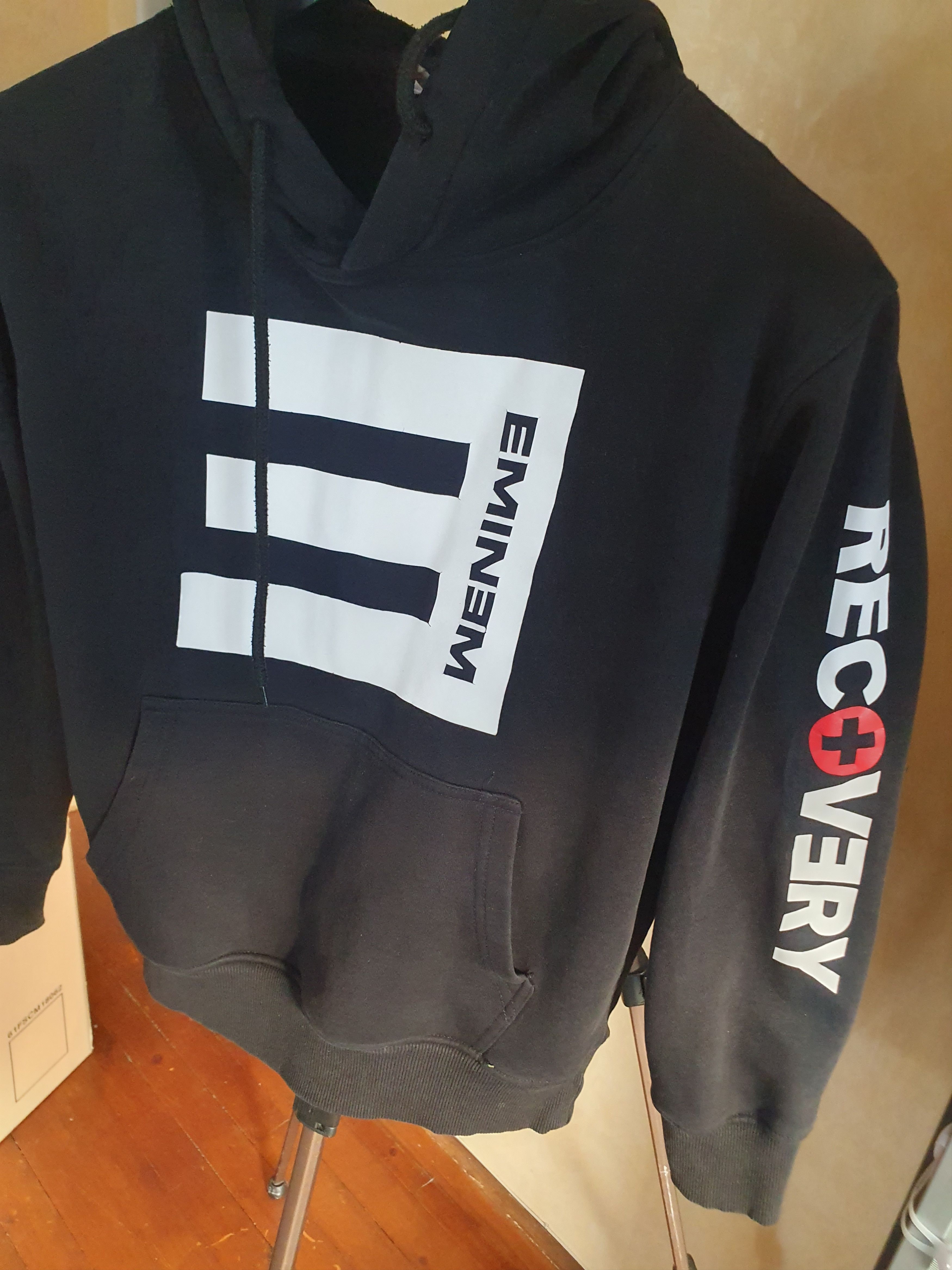 Eminem × Rap Tees Eminem Recovery Rap Hoodie sz M/S? Size US M / EU 48-50 / 2 - 5 Thumbnail