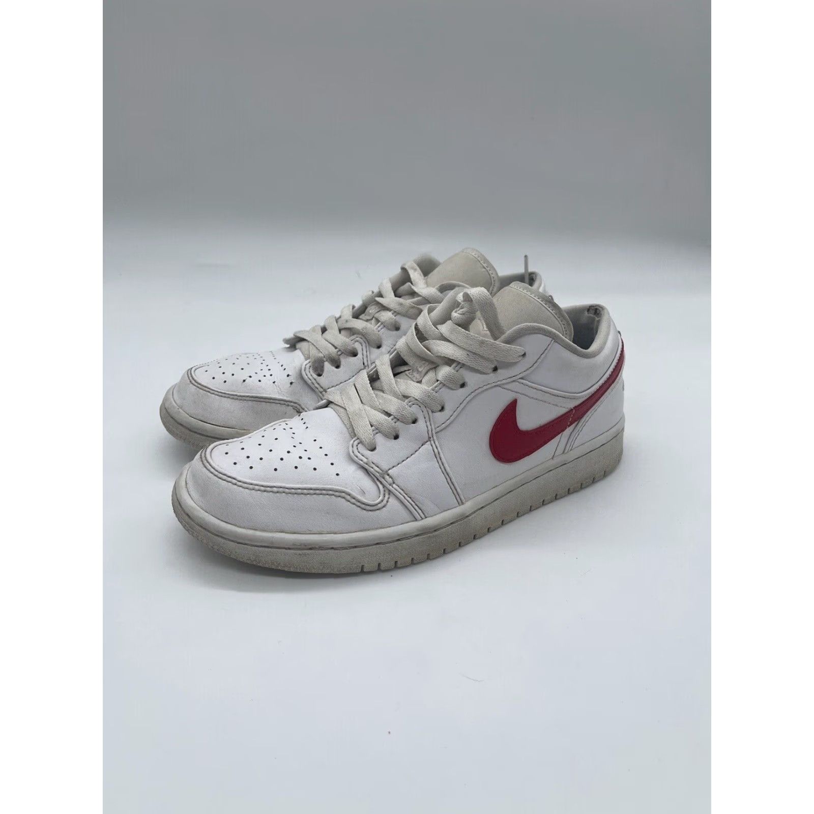 Jordan Brand Nike Air Jordan 1 Low University Red Sneakers Womens Size 8 Low Top Retro 90s Size M / US 6-8 / IT 42-44 - 2 Thumbnail