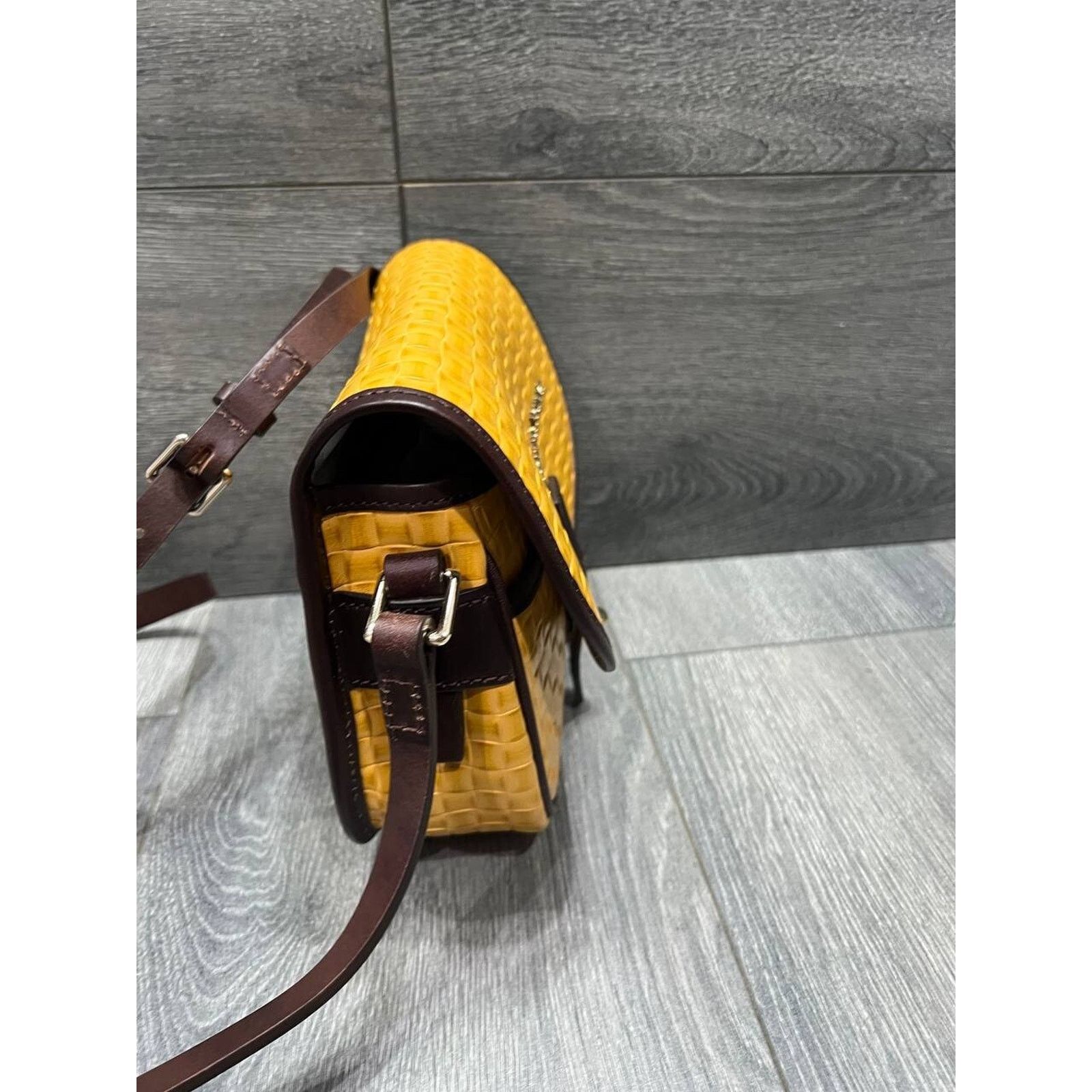 Dooney & Bourke Rare Dooney & Bourke Mustard crossbody medium Bag B000485 Size ONE SIZE - 6 Thumbnail