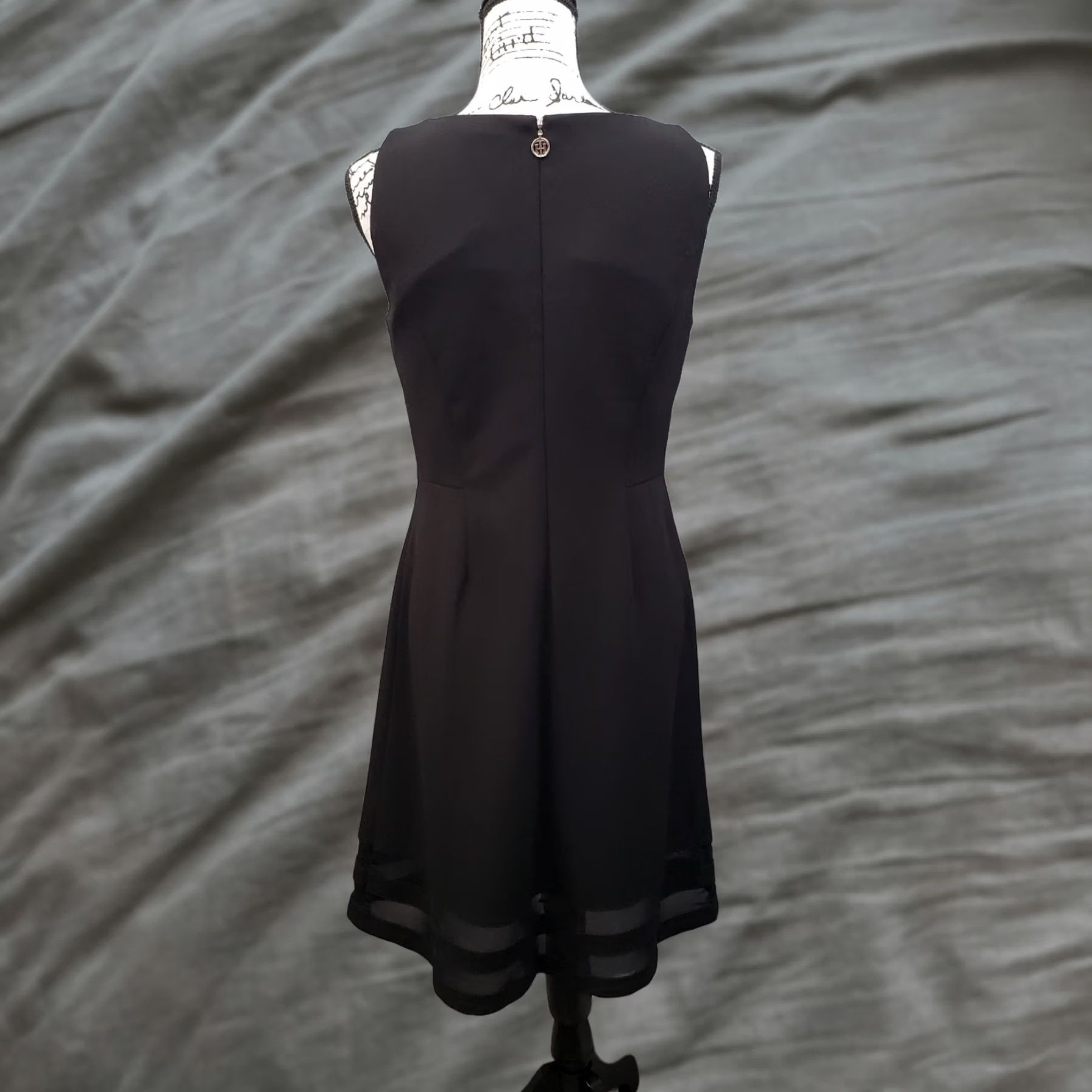 Tommy Hilfiger Tommy Hilfiger Shift Dress Womens Size 10 Black Sleeveless Swing Hem Back Zipper Size L / US 10 / IT 46 - 1 Thumbnail