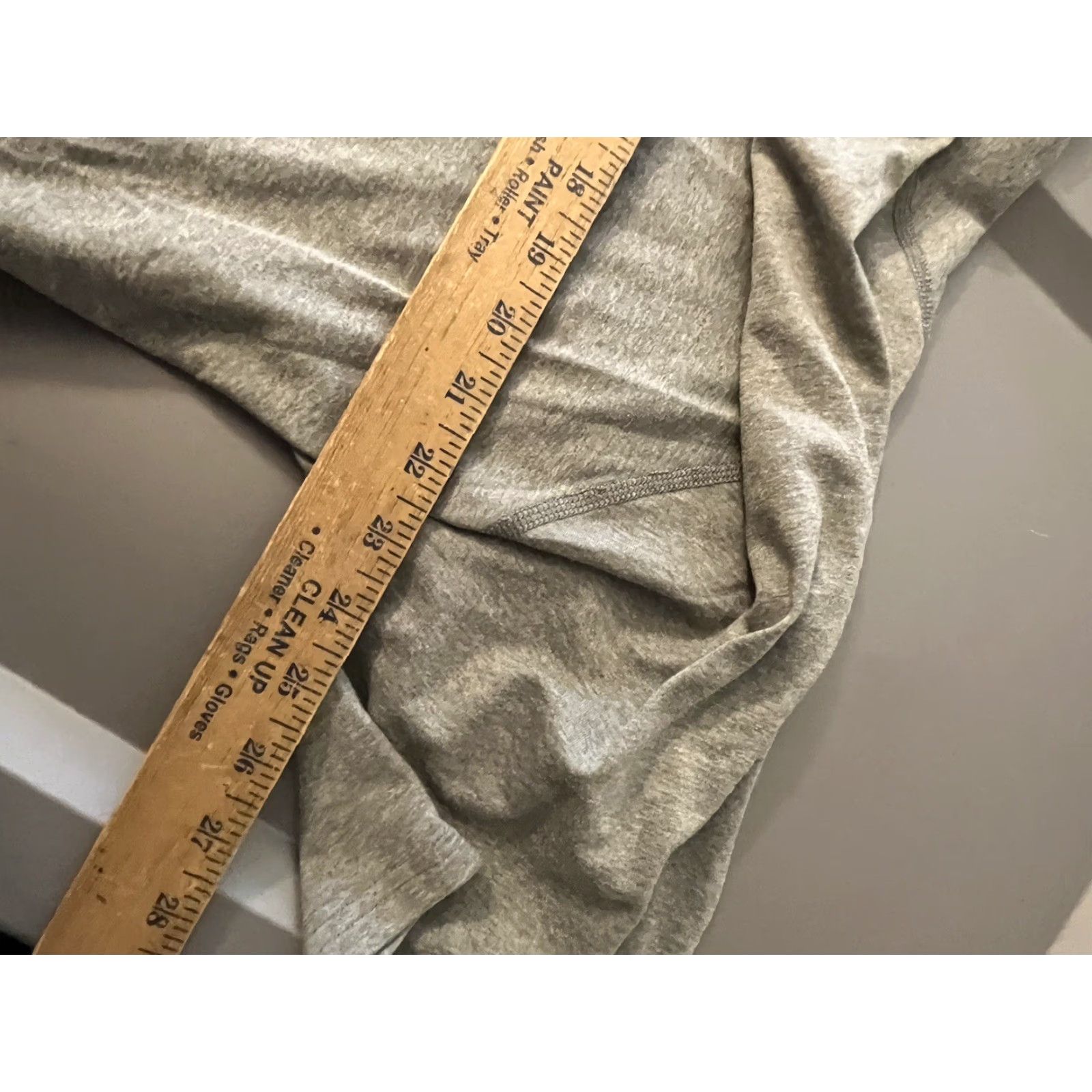 Under Armour VINTAGE Under Armour T-Shirt - Shirt - Adult XL Gray Crew Neck Logo Graphic, 2010-2019, Regular Fit, Cotton, Short Sleeve, Men's Shirt Size US XL / EU 56 / 4 - 5 Thumbnail