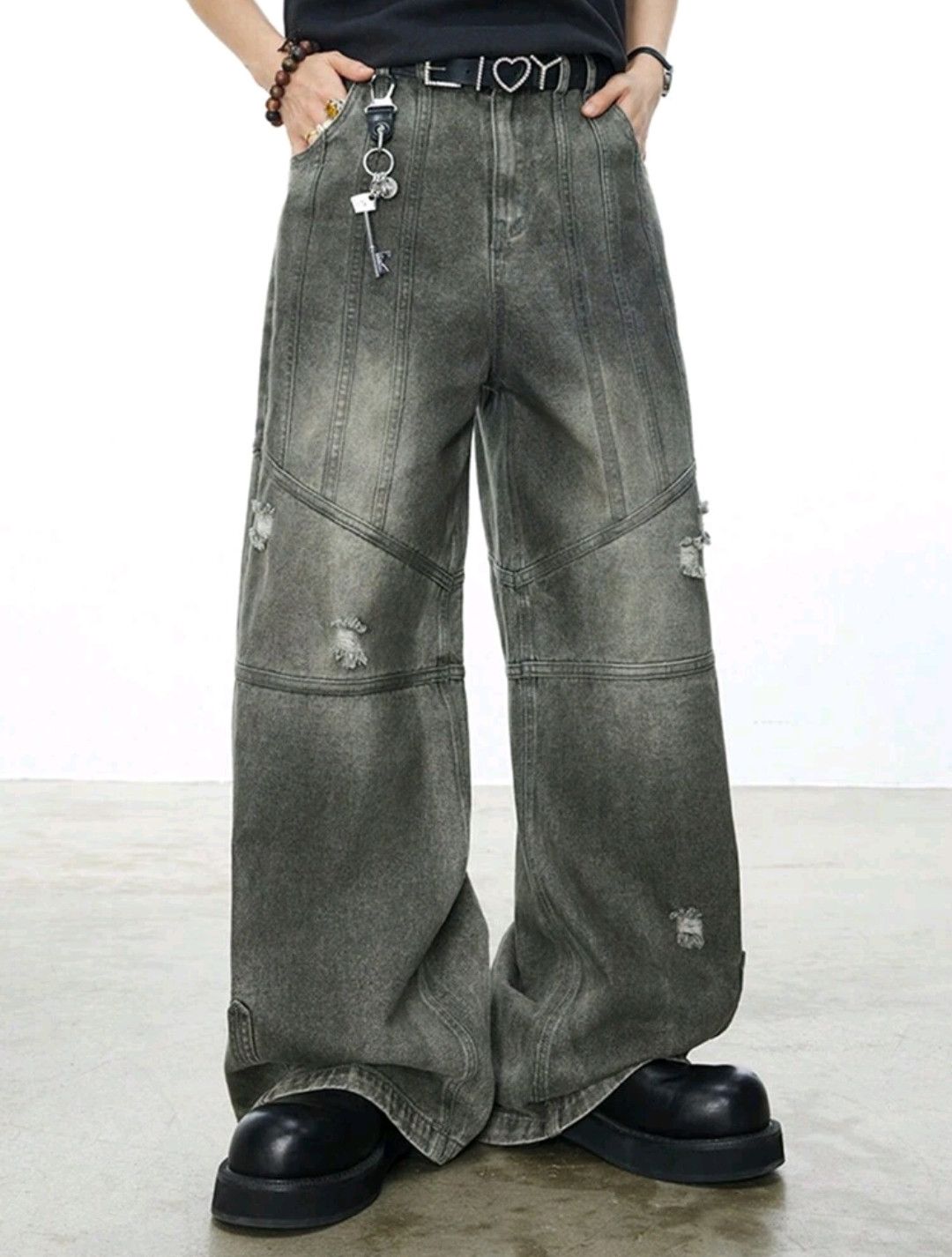 Distressed Baggy Jeans
