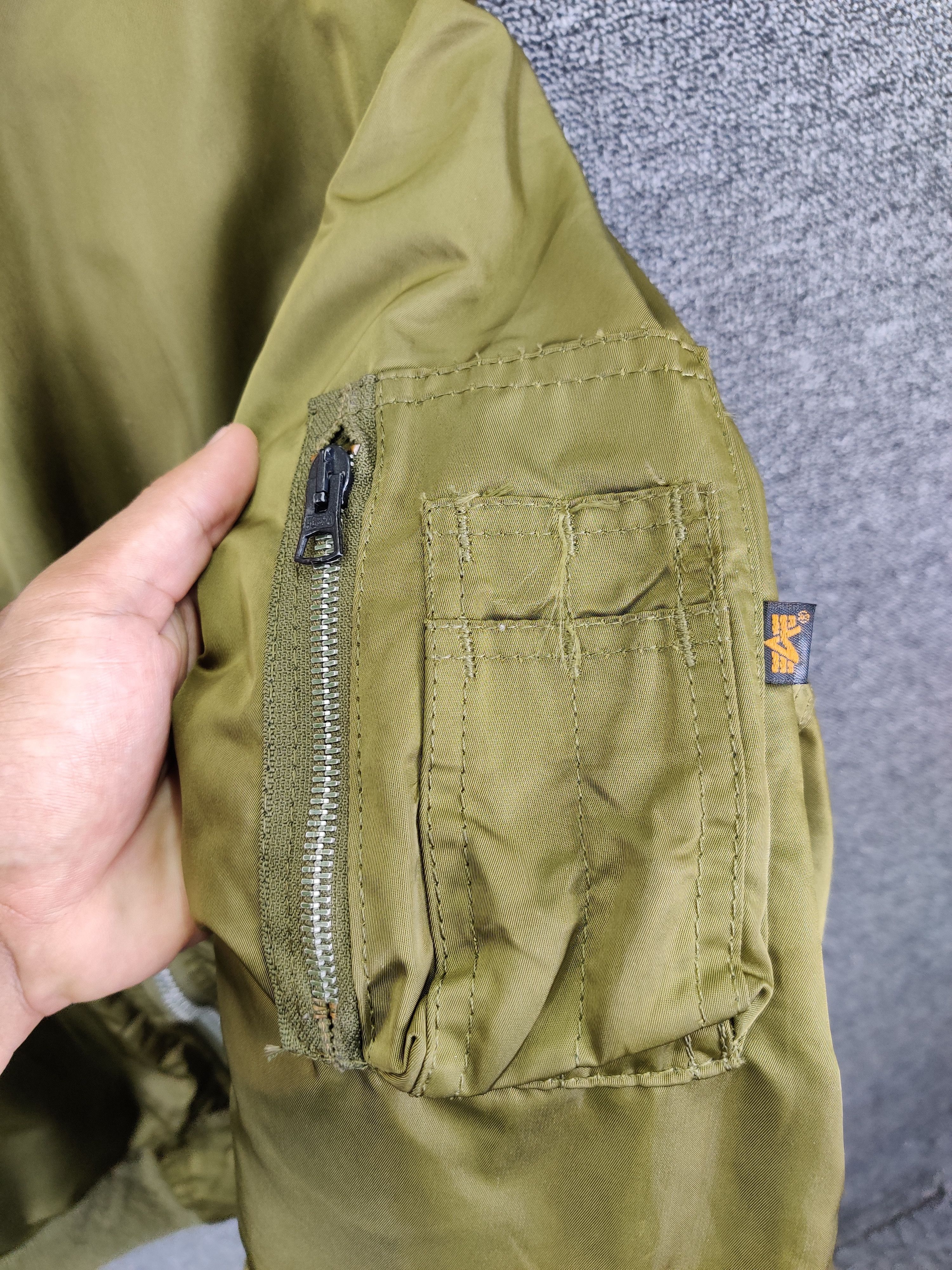 Alpha Industries Vintage 90s Alpha Industries Ma-1 Flight Bomber Jacket Size US L / EU 52-54 / 3 - 8 Thumbnail
