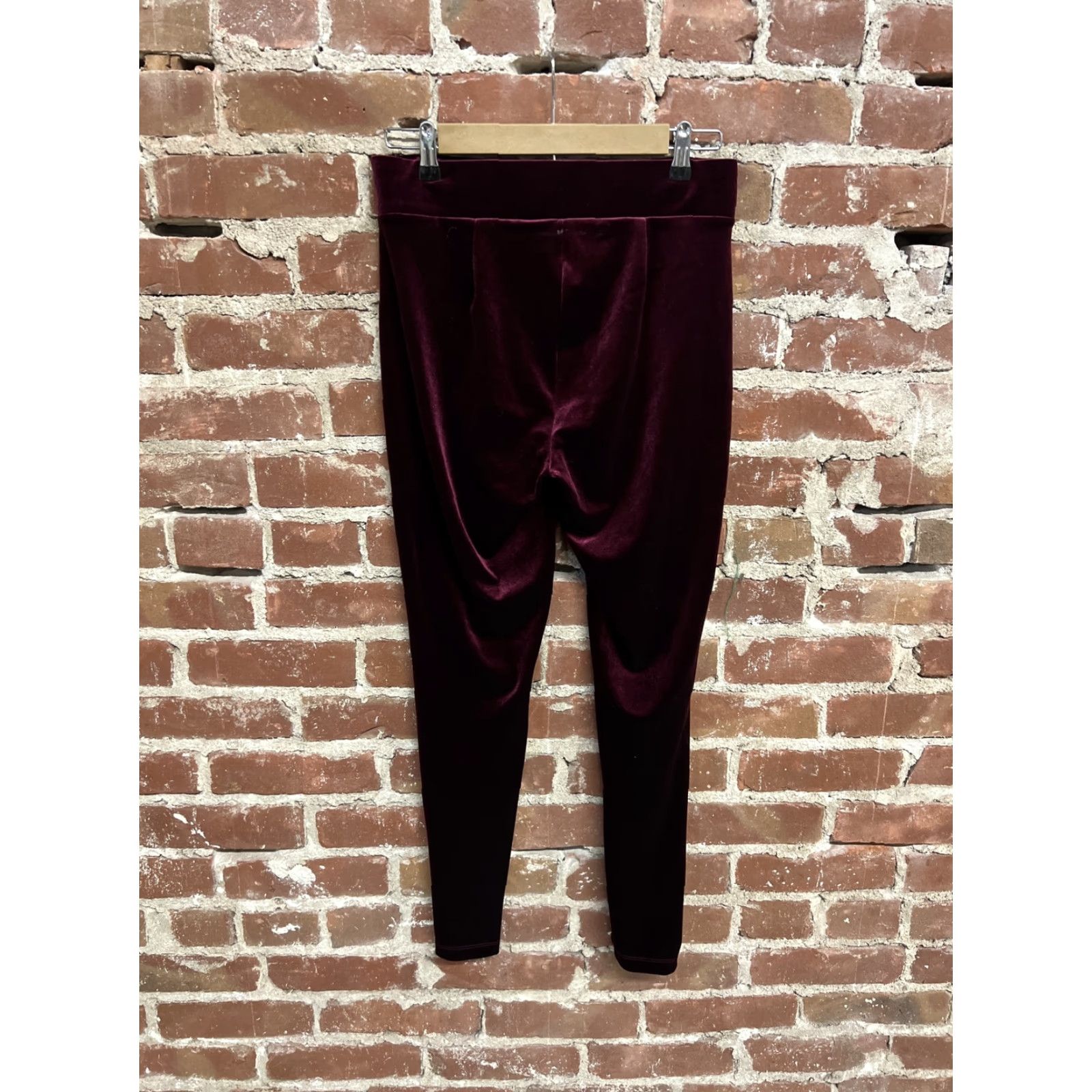 Loft LOFT Burgundy Velour Pants Elastic Waist Pull On M Women Polyester Spandex Velvet Tapered Pants Casual Classic 70s Vibe Not Vintage Size 32" / US 10 / IT 46 - 2 Thumbnail
