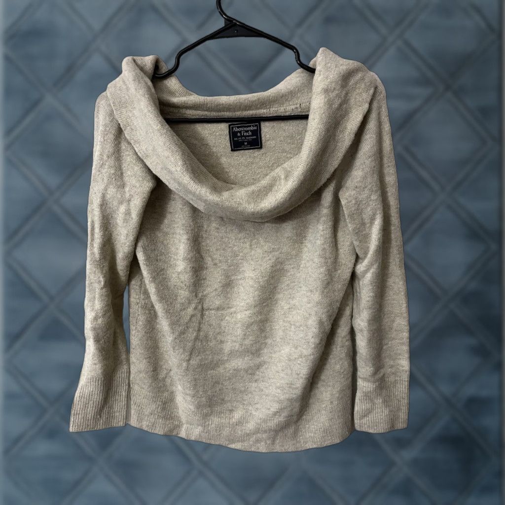 Abercrombie & Fitch ABERCROMBIE & FITCH Beige Solid Turtleneck Sweater Women Medium Acrylic Pullover Long Sleeve Size M / US 6-8 / IT 42-44 - 1 Thumbnail