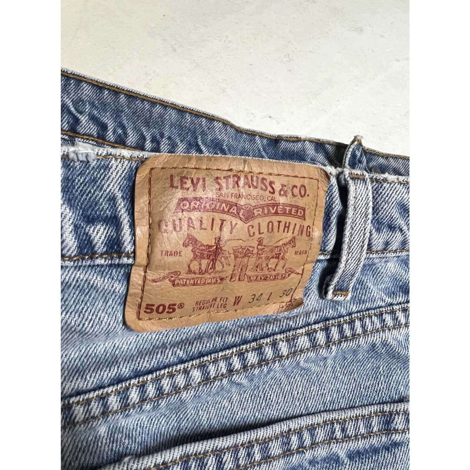 Levi's VINTAGE Levi's Jeans Mens 32x30 Blue 505 Regular Fit Straight Leg Distressed Size US 32 / EU 48 - 5 Thumbnail