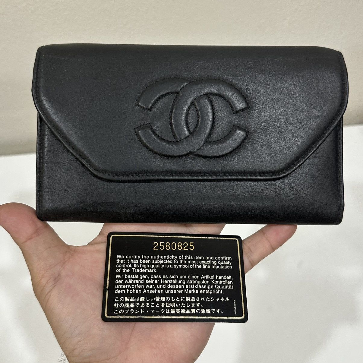 Chanel ‼️YES‼️VINTAGE CHANEL BLACK LEATHER WALLET WITH CC STITCH MARK Size ONE SIZE - 3 Thumbnail
