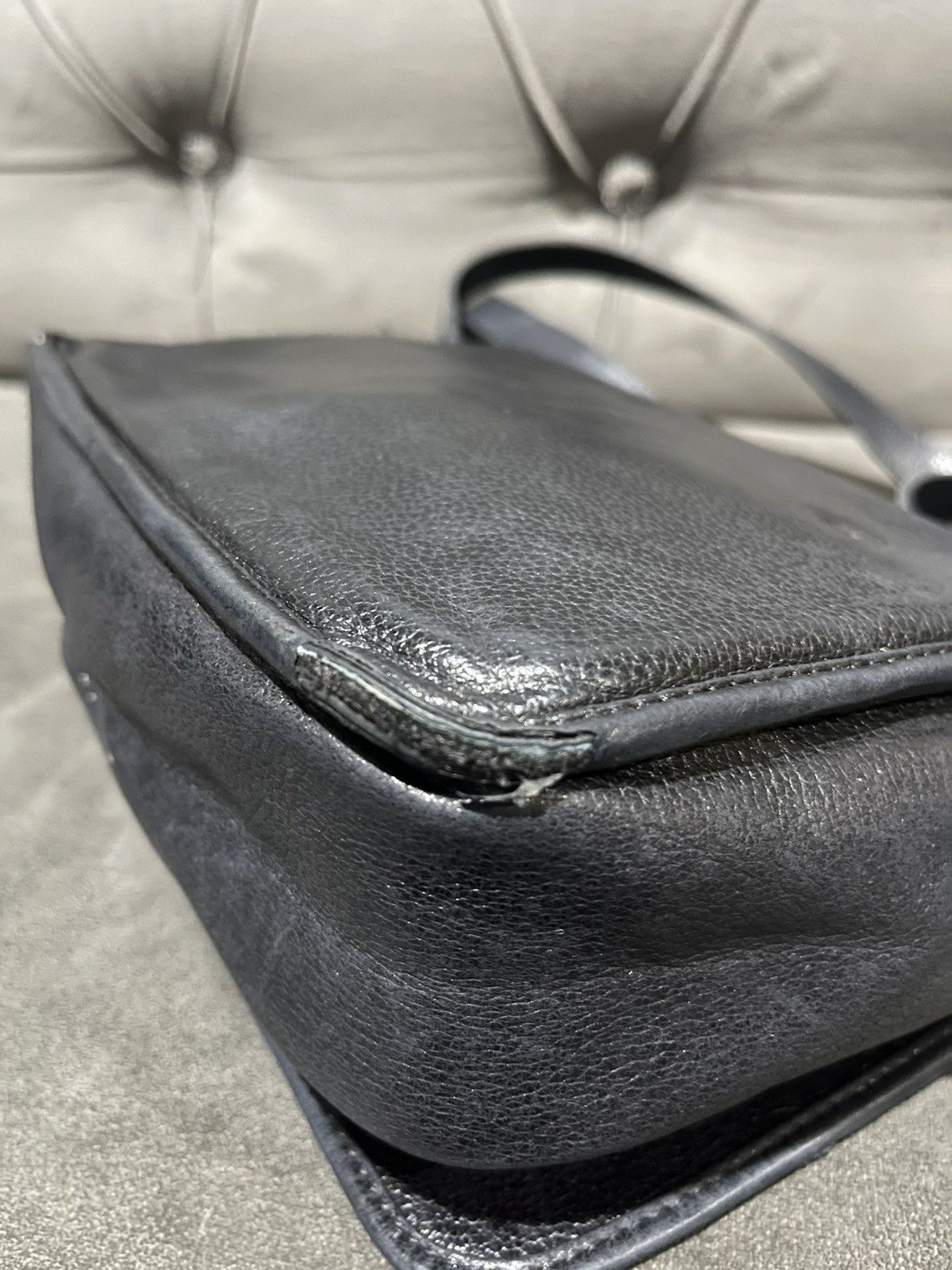 Yves Saint Laurent Authentic Yves Saint Laurent logo stitch shoulder bag Size ONE SIZE - 11 Thumbnail