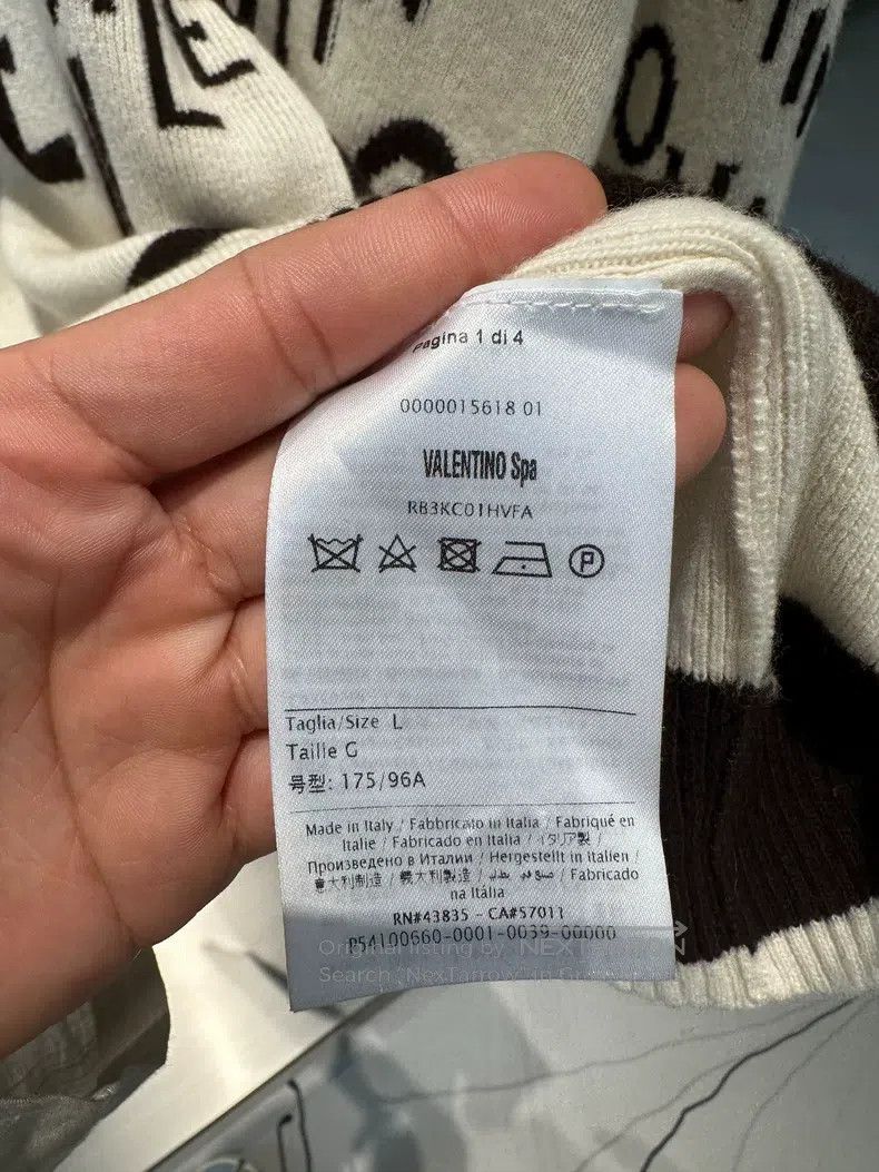 Valentino Valentino Letter logo print V-neck sweater Size L / US 10 / IT 46 - 4 Thumbnail
