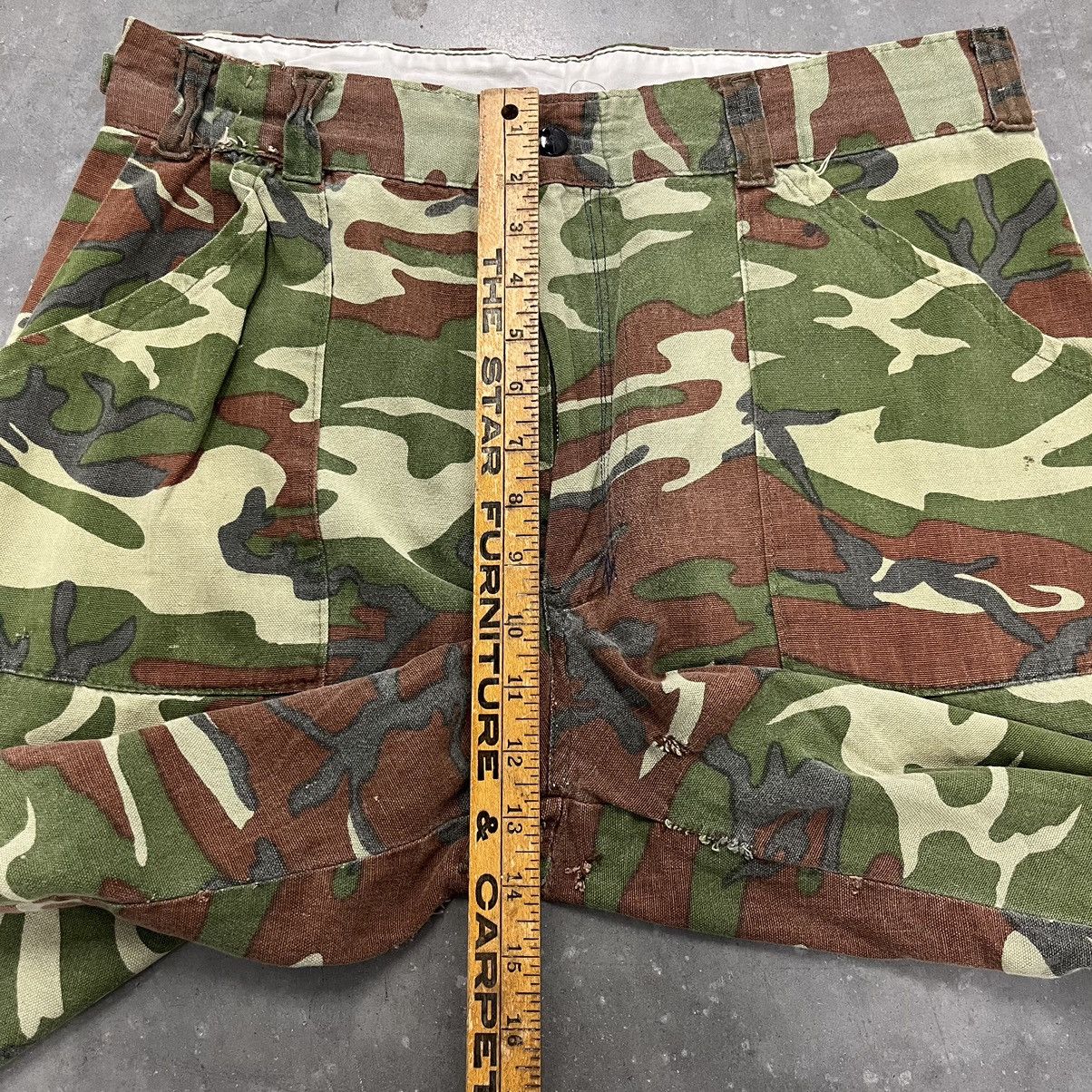 Vintage Vintage Camo Distressed Baggy Skate Work Wear Pants Size US 34 / EU 50 - 18 Thumbnail
