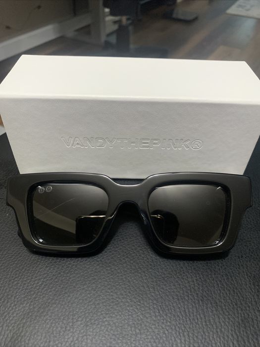 Vandy The Pink Vandy the pink sunglasses | Grailed