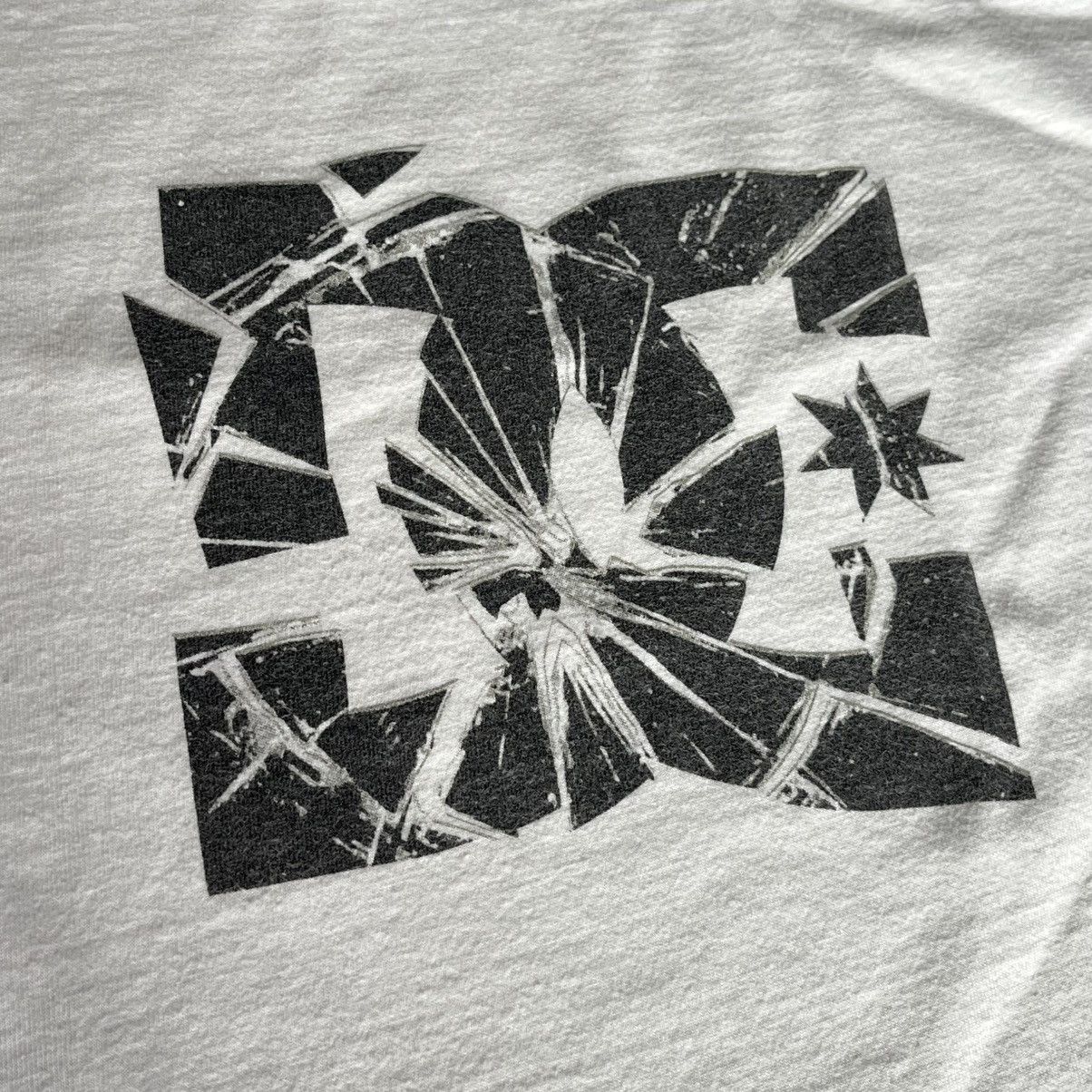 DC Vintage Y2K DC Shoes Glass Shattered Skateboard Logo T Shirt Size US M / EU 48-50 / 2 - 3 Thumbnail
