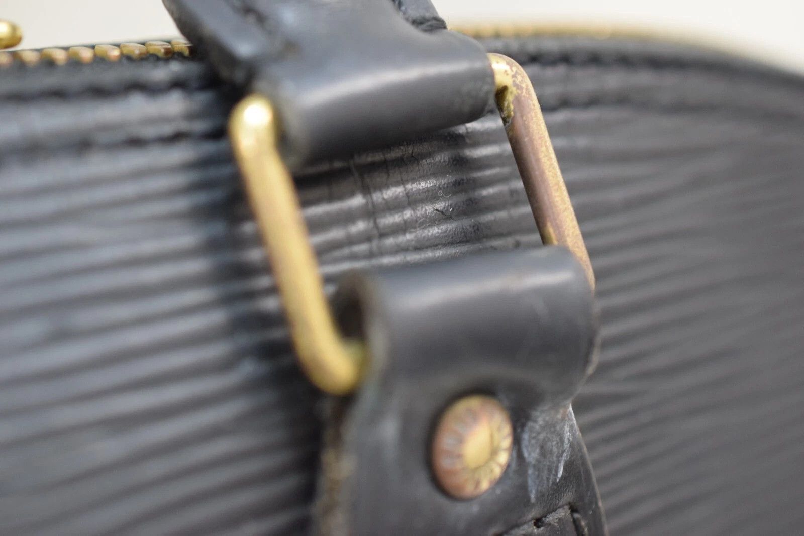 Louis Vuitton Louis Vuitton Alma Epi Leather Black Handbag M52142 Size ONE SIZE - 11 Thumbnail