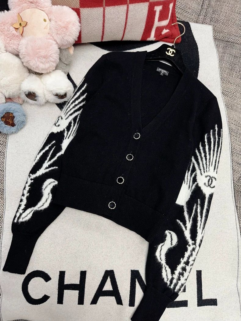 Chanel Chanel Castle Series Wing Cardigan- dmc Size US M / EU 48-50 / 2 - 1 Thumbnail