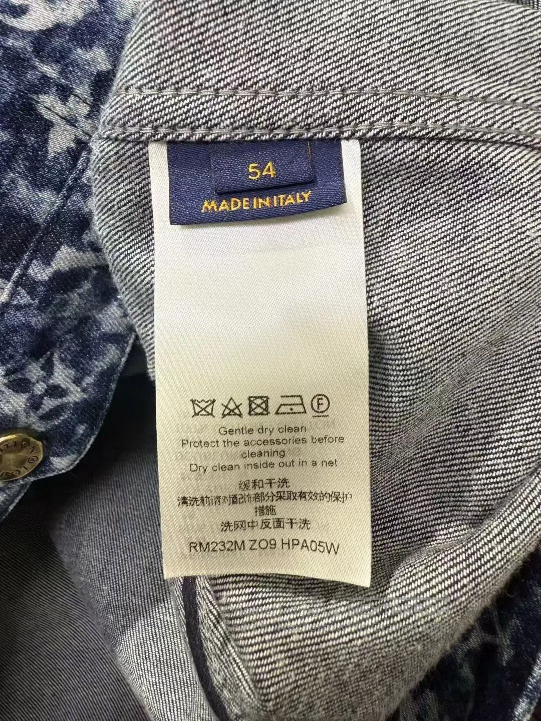 Louis Vuitton Louis Vuitton Blue Logo Denim Jacket. Size US L / EU 52-54 / 3 - 3 Thumbnail