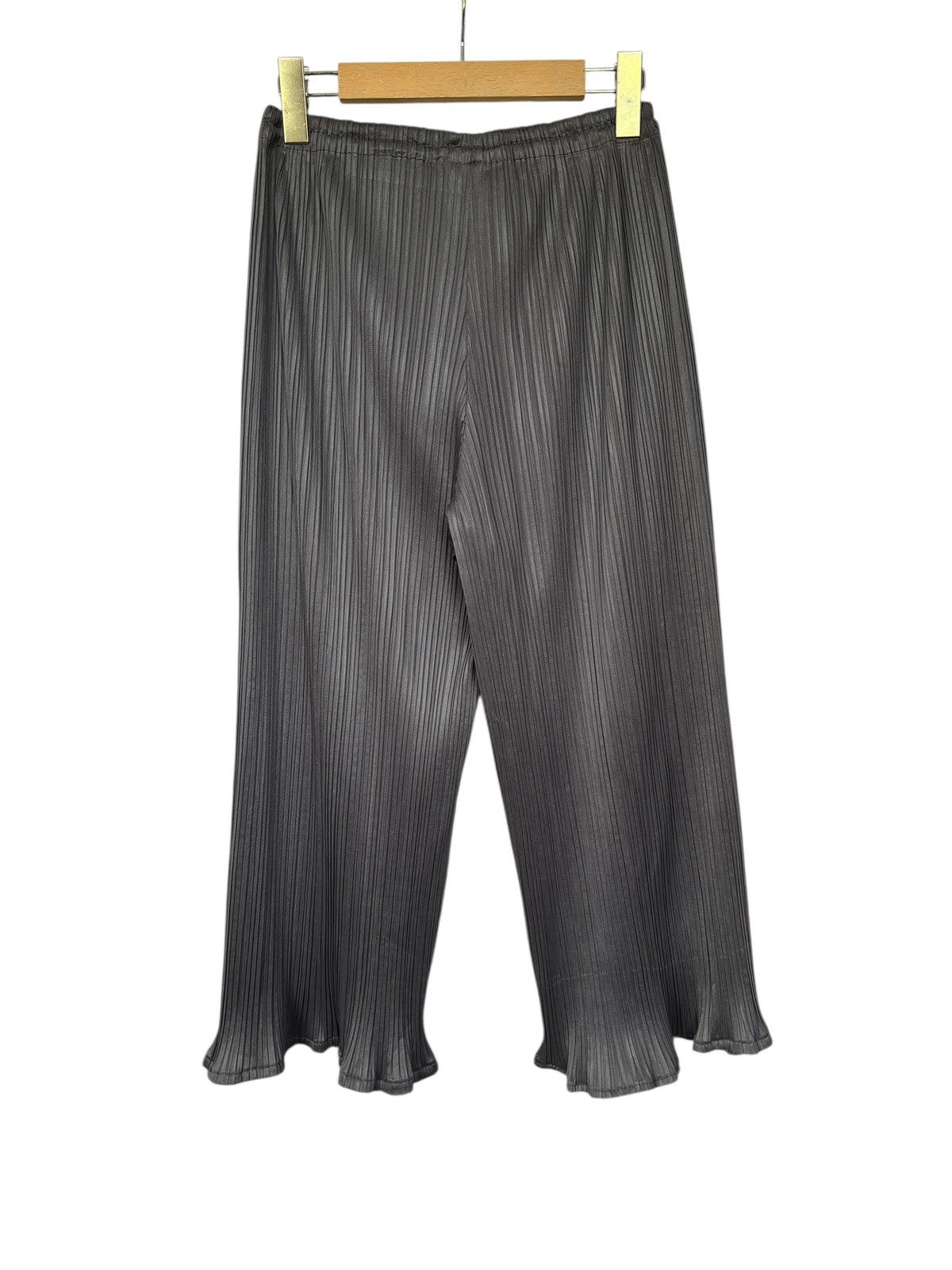 Pleats Please Issey Miyake 1990s Issey Miyake Pleats Please Pants Size 30" / US 8 / IT 44 - 1 Thumbnail