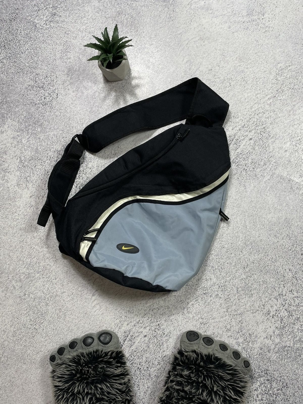 Nike × Streetwear × Vintage Vintage 90's Nike Y2K Crossbody Sling
